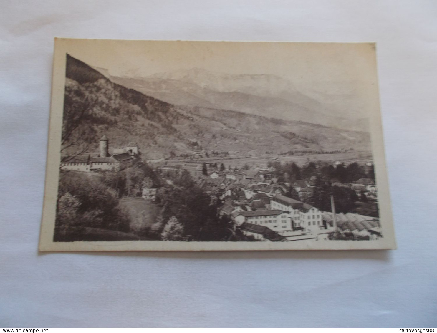 FAVERGES ( 74 Haute Savoie ) LES USINES DE SOIERIE ET LE CHATEAU  VUE GENERALE - Faverges