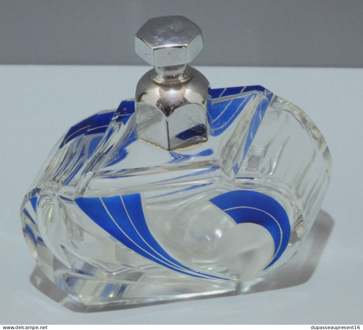 -JOLI FLACON CRISTAL & EMAIL BLEU AZUR ART DECO BOUCHON Chromé VITRINE    E - Vetro & Cristallo