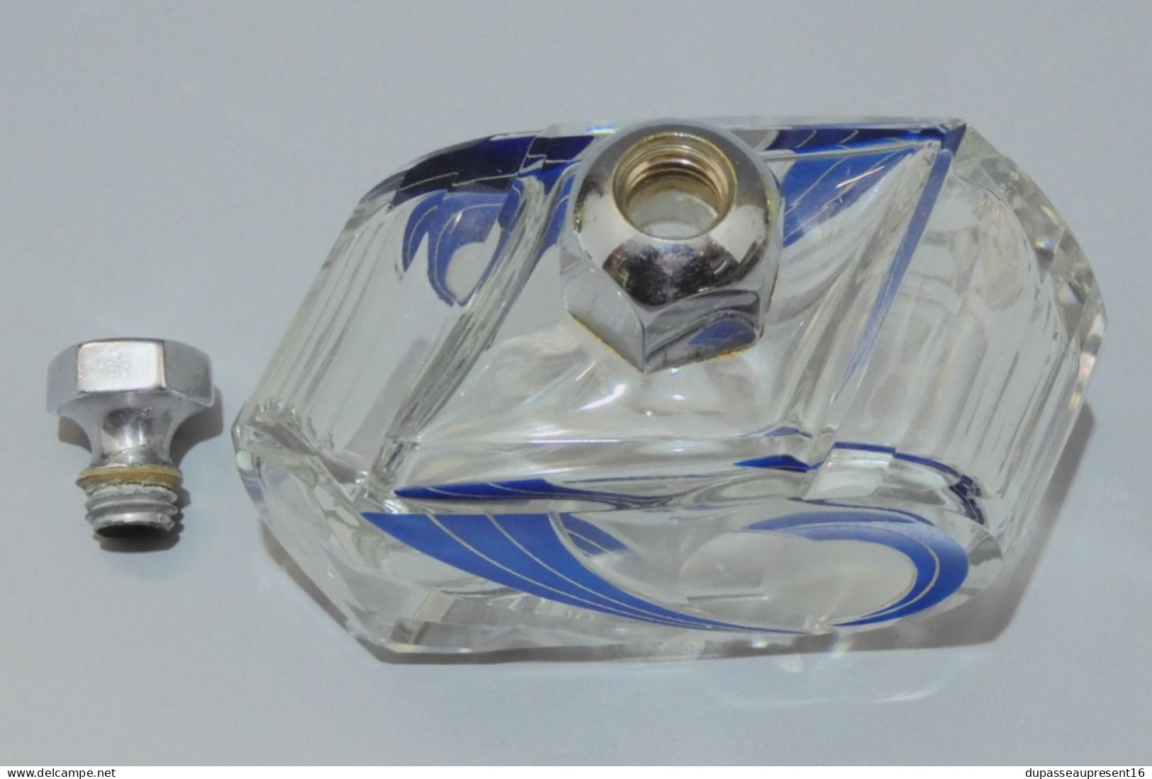 -JOLI FLACON CRISTAL & EMAIL BLEU AZUR ART DECO BOUCHON Chromé VITRINE    E