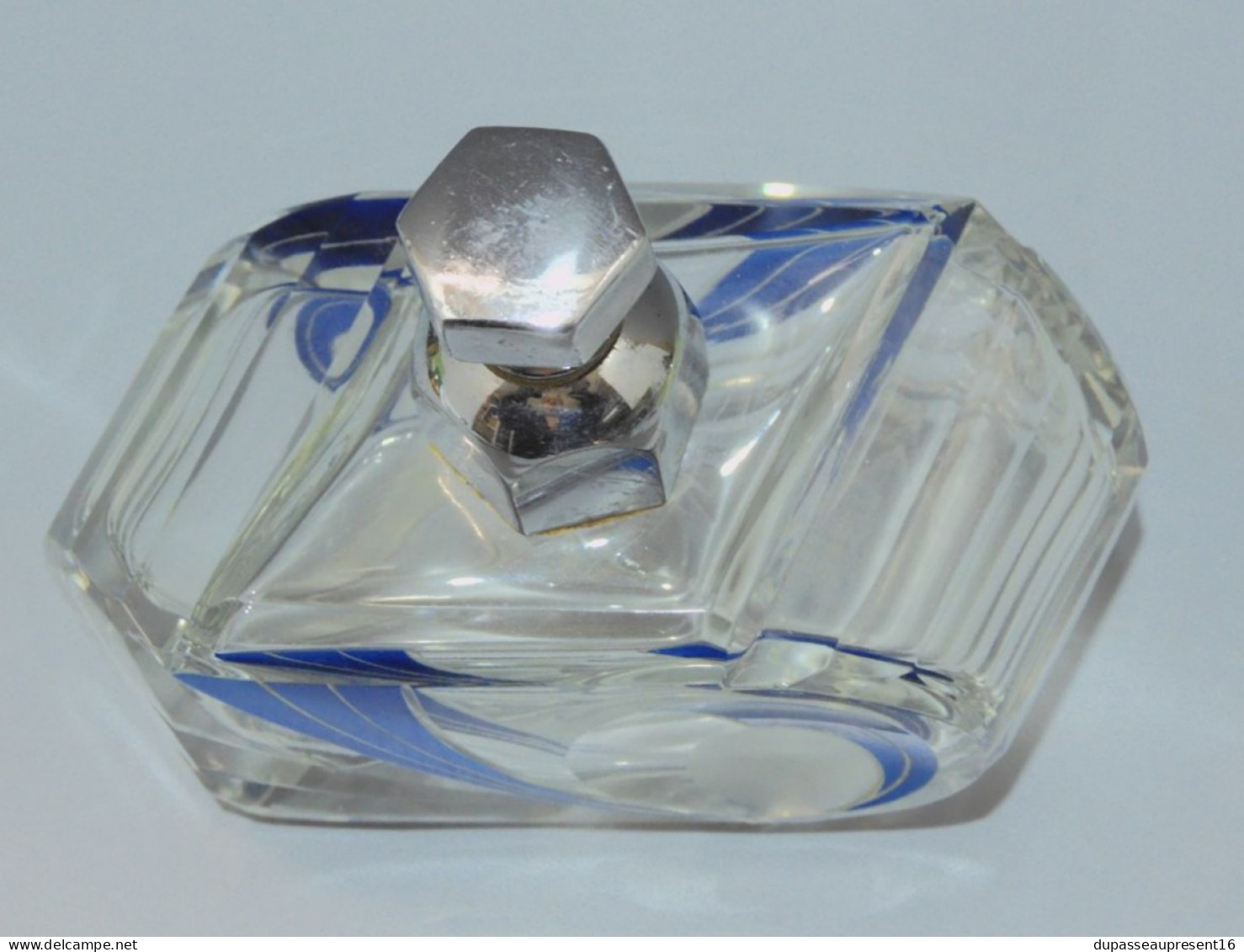 -JOLI FLACON CRISTAL & EMAIL BLEU AZUR ART DECO BOUCHON Chromé VITRINE    E