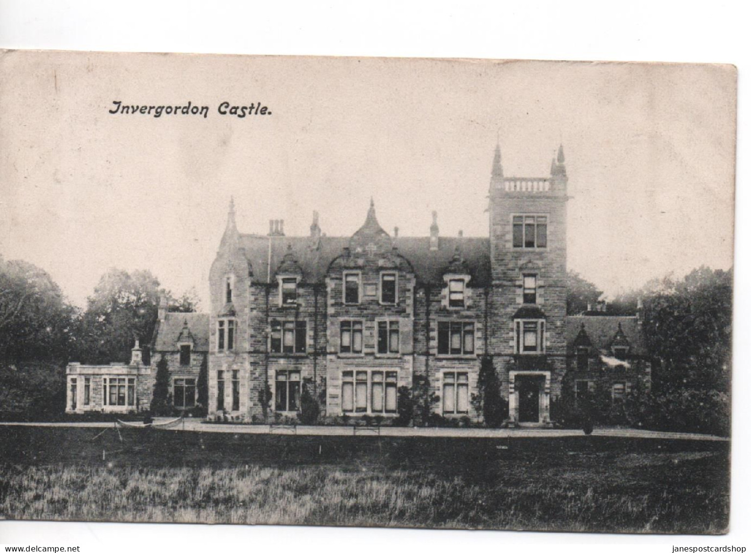 BLACK & WHITE POSTCARD - INVERGORDON CASTLE - WITH GOOD CROMARTY POSTMARK - ROSS & CROMARTY - HIGHLANDS - Ross & Cromarty