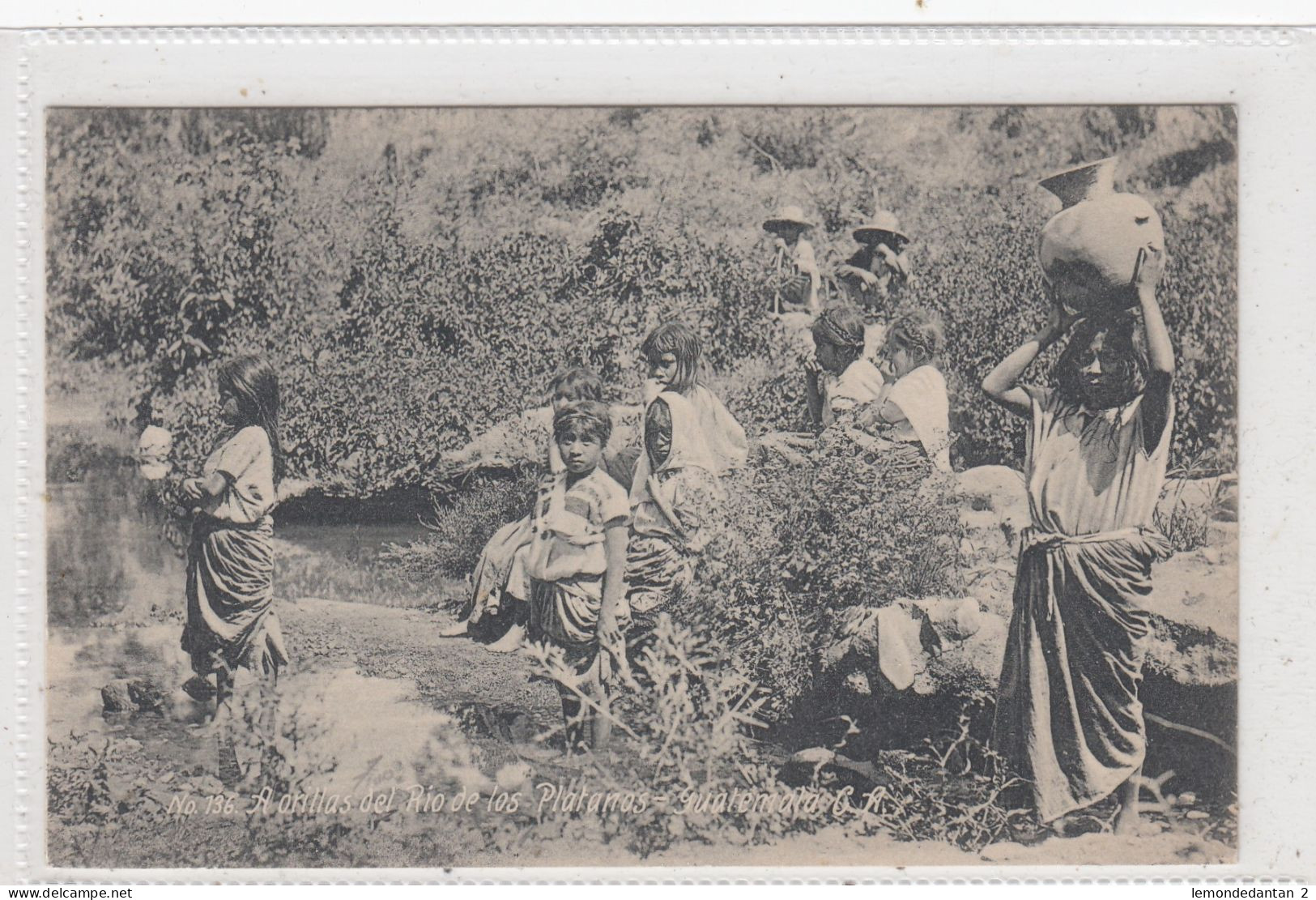 Guatemala. A Orillas Del Rio De Los Platanos. Valdeavellano 136. * - Guatemala