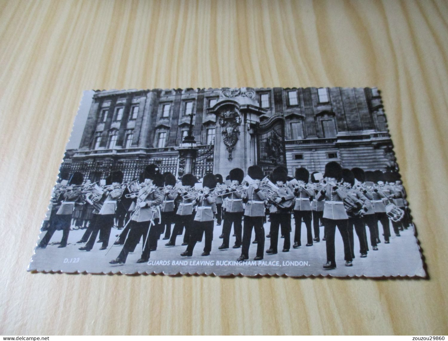 CPSM London (Royaume-Uni).Guards Band Leaving Buckingham Palace. - Buckingham Palace