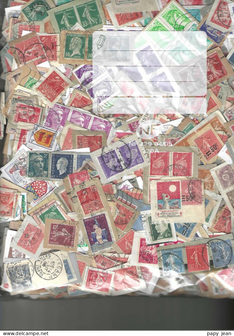 1 Kgr TIMBRES Sur Fragments Petits Formats FRANCE , Provenant Des Missions Et Organismes Caritatifs - Vrac (min 1000 Timbres)