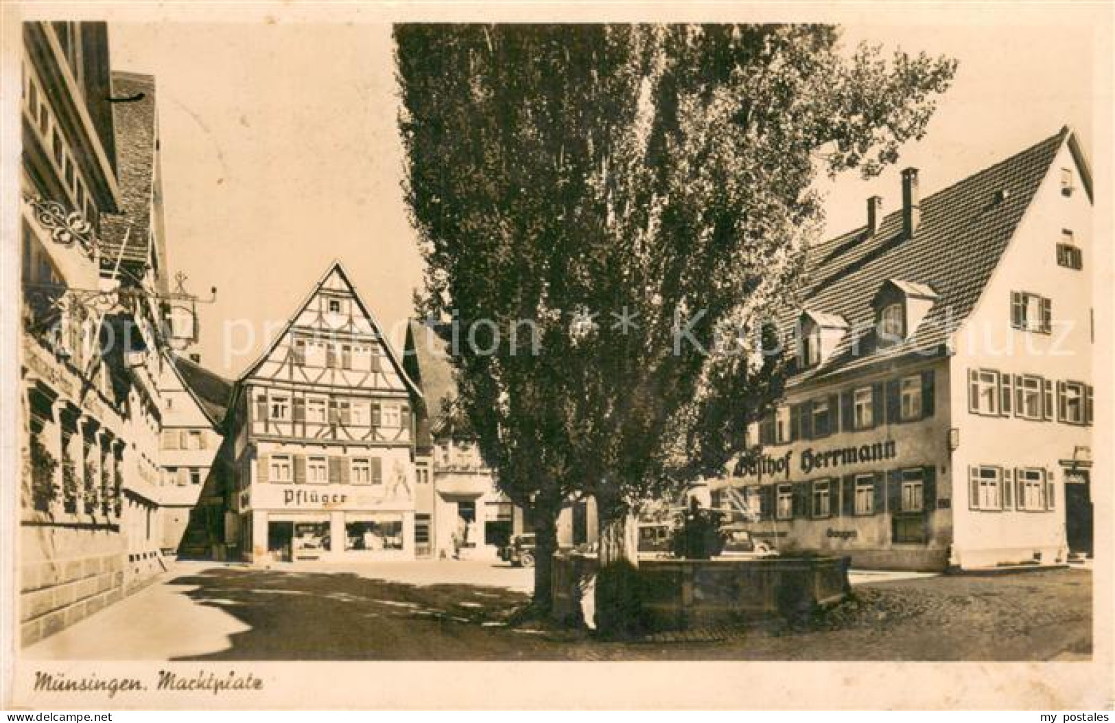 73769202 Muensingen BW Marktplatz Brunnen Gasthof Herrmann  - Münsingen