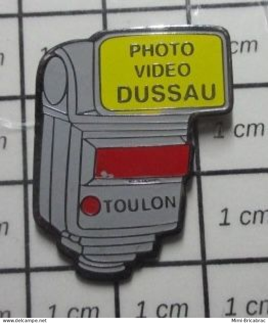 1317 Pin's Pins / Beau Et Rare / PHOTOGRAPHIE / FLASH ELECTRONIQUE PHOTO VIDEO DUSSAU PERILLEUX TOULON - Fotografie