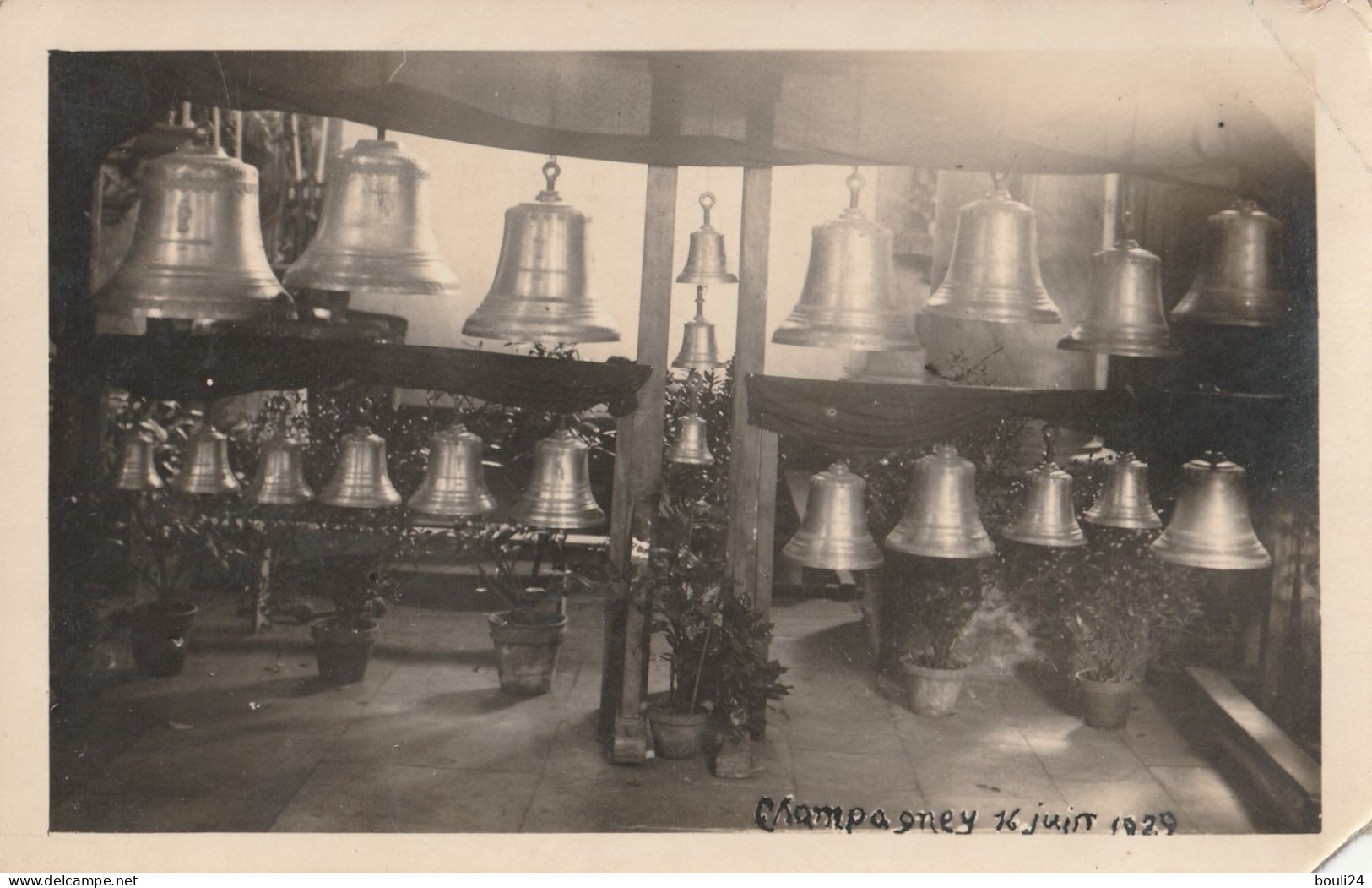 CHAMPAGNEY  EN HAUTE SAONE CARTE PHOTO LES CLOCHES 26 JUIN 1929  COIN DROIT BAS MANQUANT - Champagney