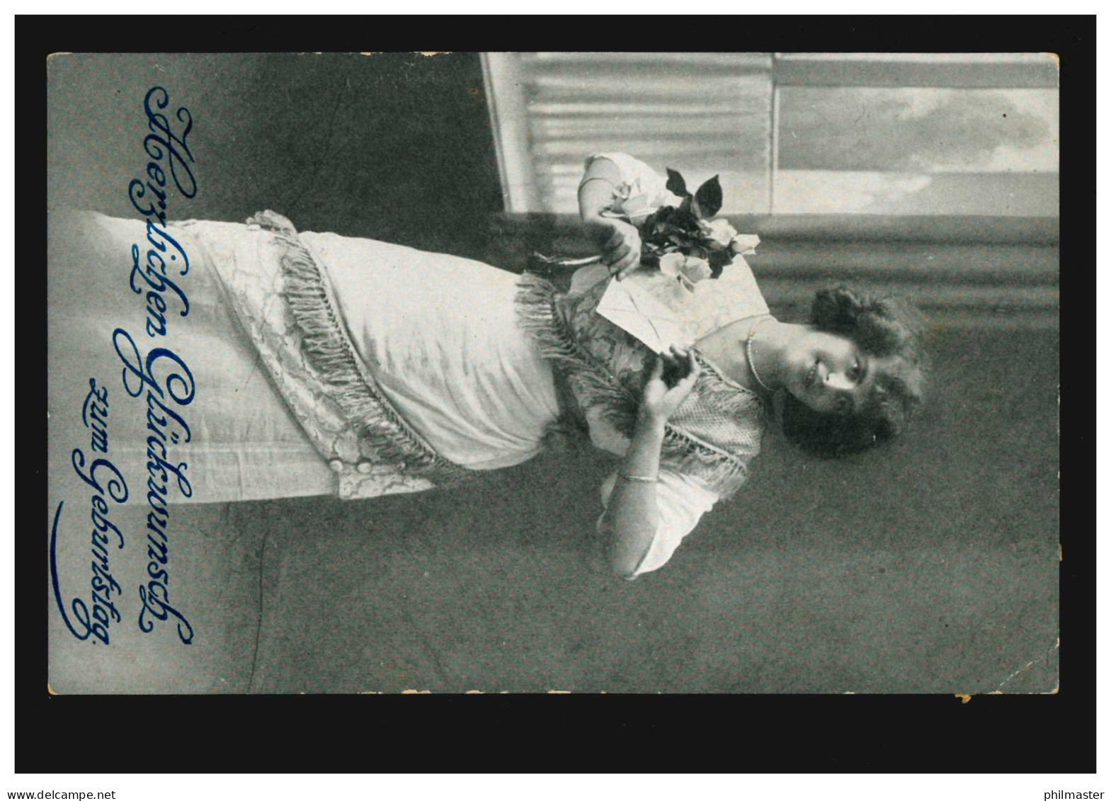 Mode-AK Lächelnde Frau Mit Rosen Und Geburtstagskarte, PLANIG (RHEINHESSEN) 1917 - Mode