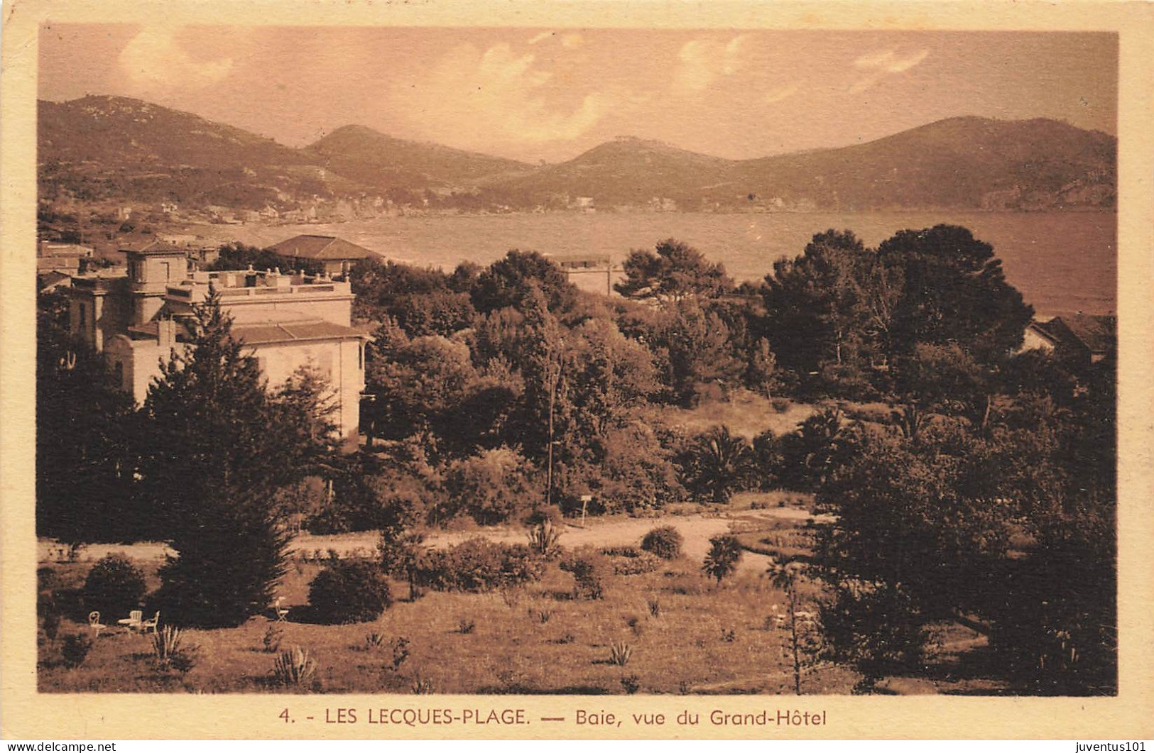 CPA Les Lecques Plage-Baie,vue Du Grand Hôtel-4-Timbre        L2633 - Les Lecques