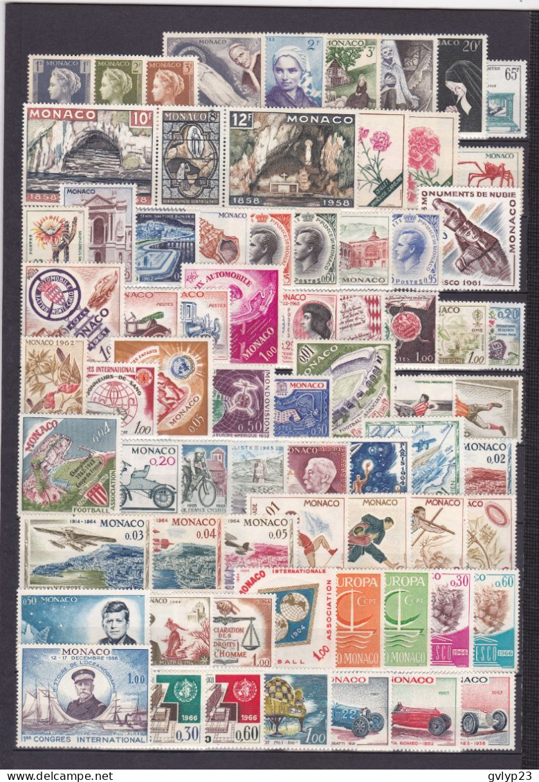 UN LOT DE 284 TIMBRES NEUFS**, NEUFS*, NSG - Collections, Lots & Séries