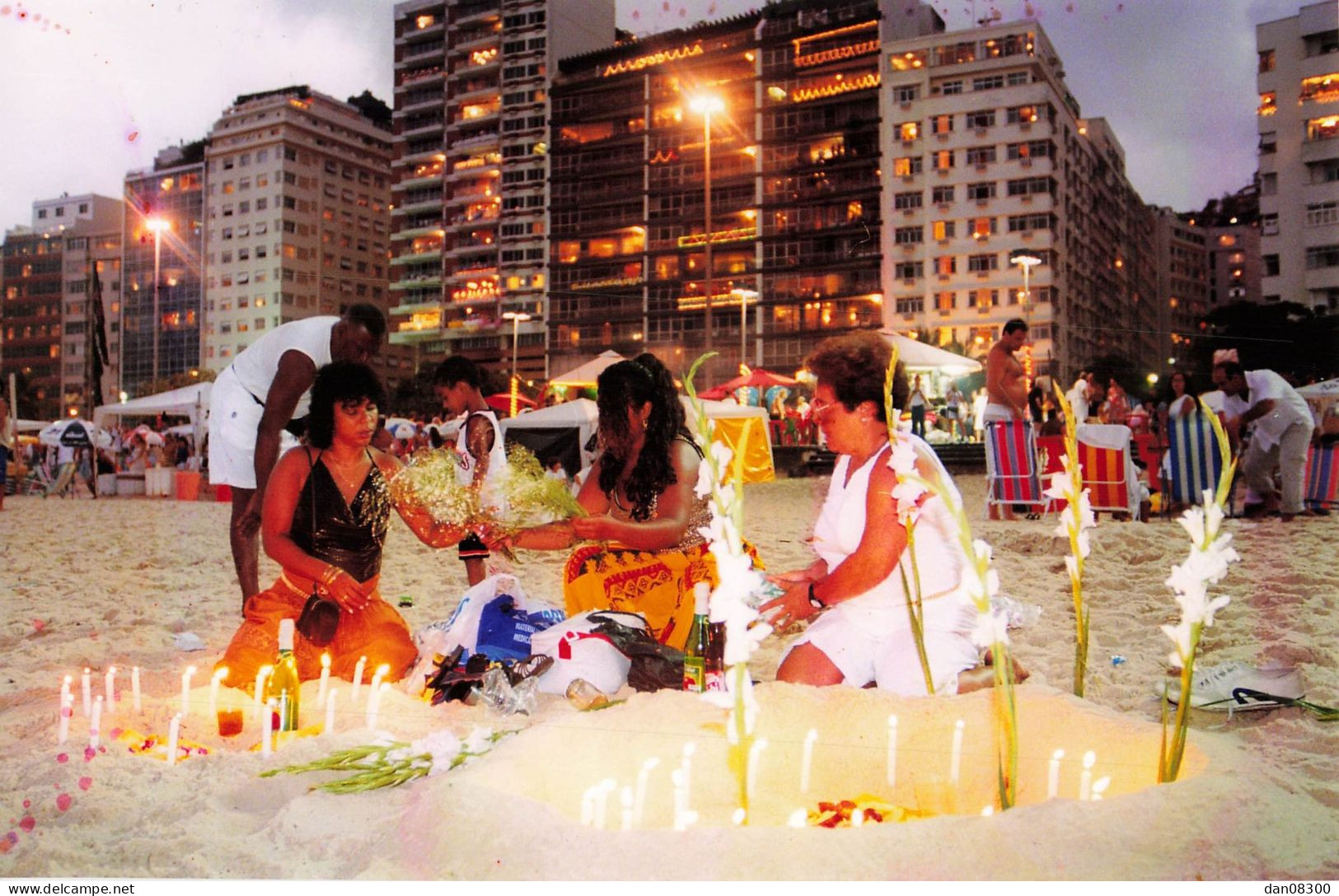 COPPACABANA LA PLAGE S'ENFLAMME POUR RENDRE HOMMAGE A LA DEESSE DE LA MER N° 7 PHOTO DE PRESSE ANGELI - América