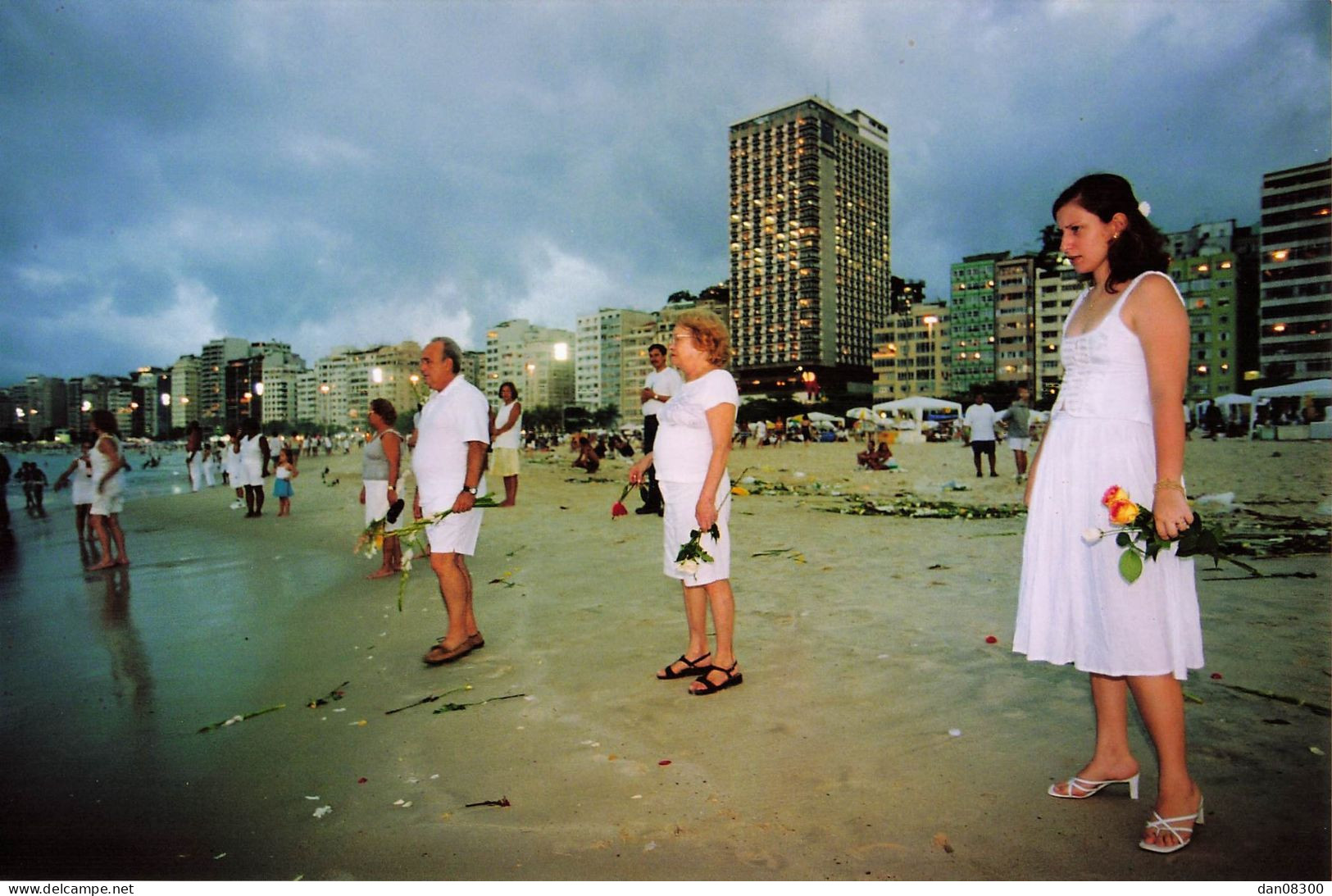 COPPACABANA LA PLAGE S'ENFLAMME POUR RENDRE HOMMAGE A LA DEESSE DE LA MER N° 13 PHOTO DE PRESSE ANGELI - Amérique