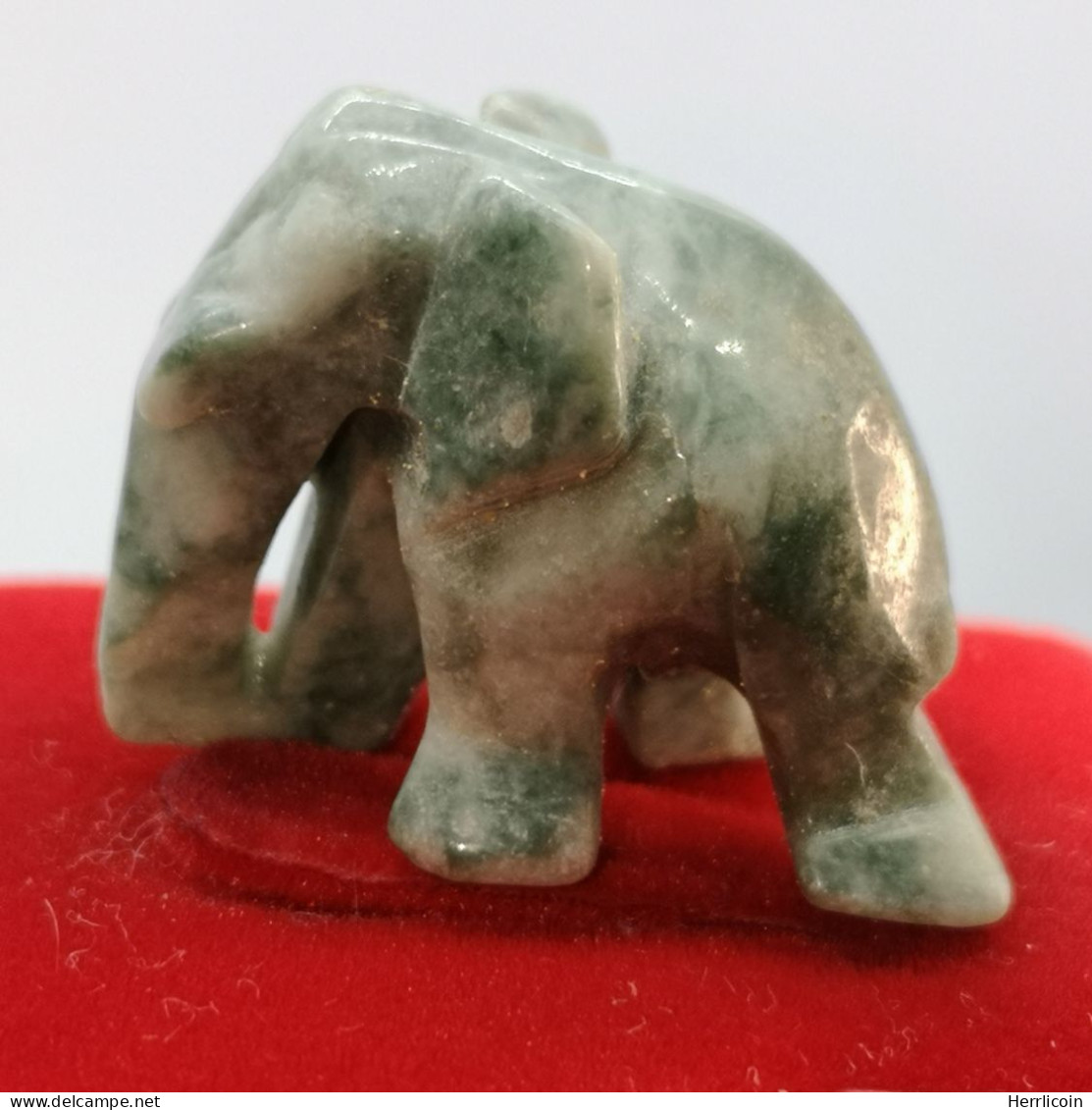 Éléphant En Jadéite Thaïlande: 53 Carats | Sculpté à La Main | Vert Opaque - Otros & Sin Clasificación