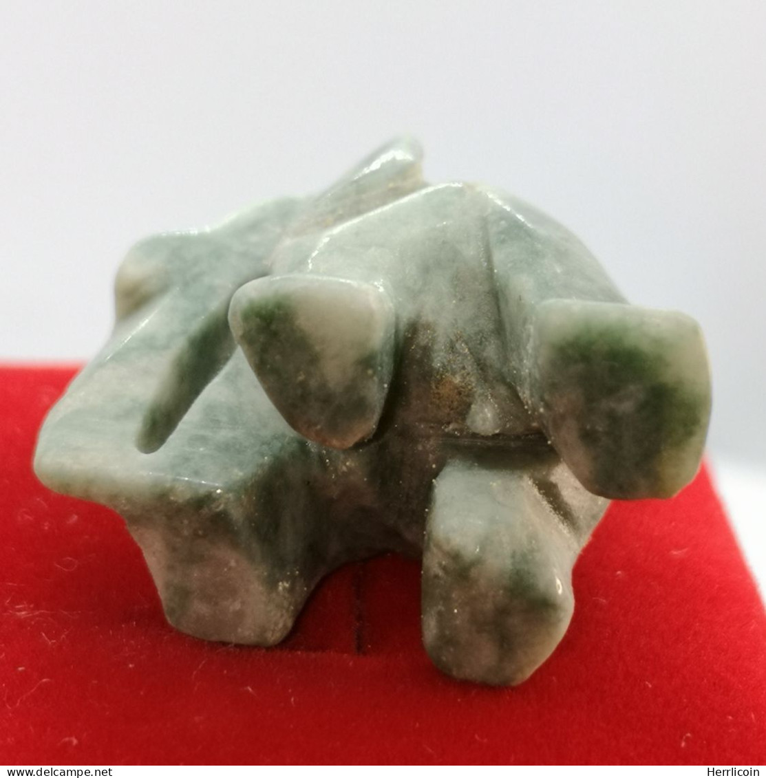 Éléphant En Jadéite Thaïlande: 53 Carats | Sculpté à La Main | Vert Opaque - Altri & Non Classificati