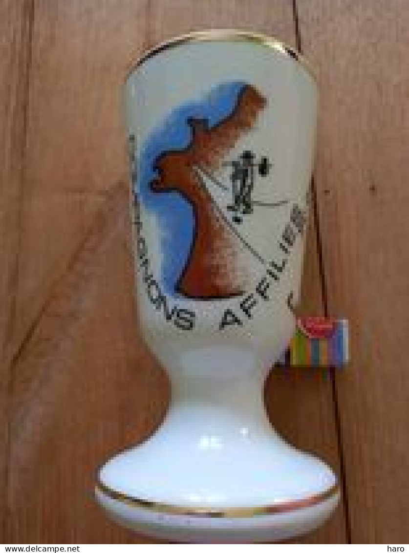 LIMOGES 1982 - Mazagran, Tasse - Menuisiers Et Serruriers - Compagnons Affilies - Ste Anne  - Porcelaine - Tassen