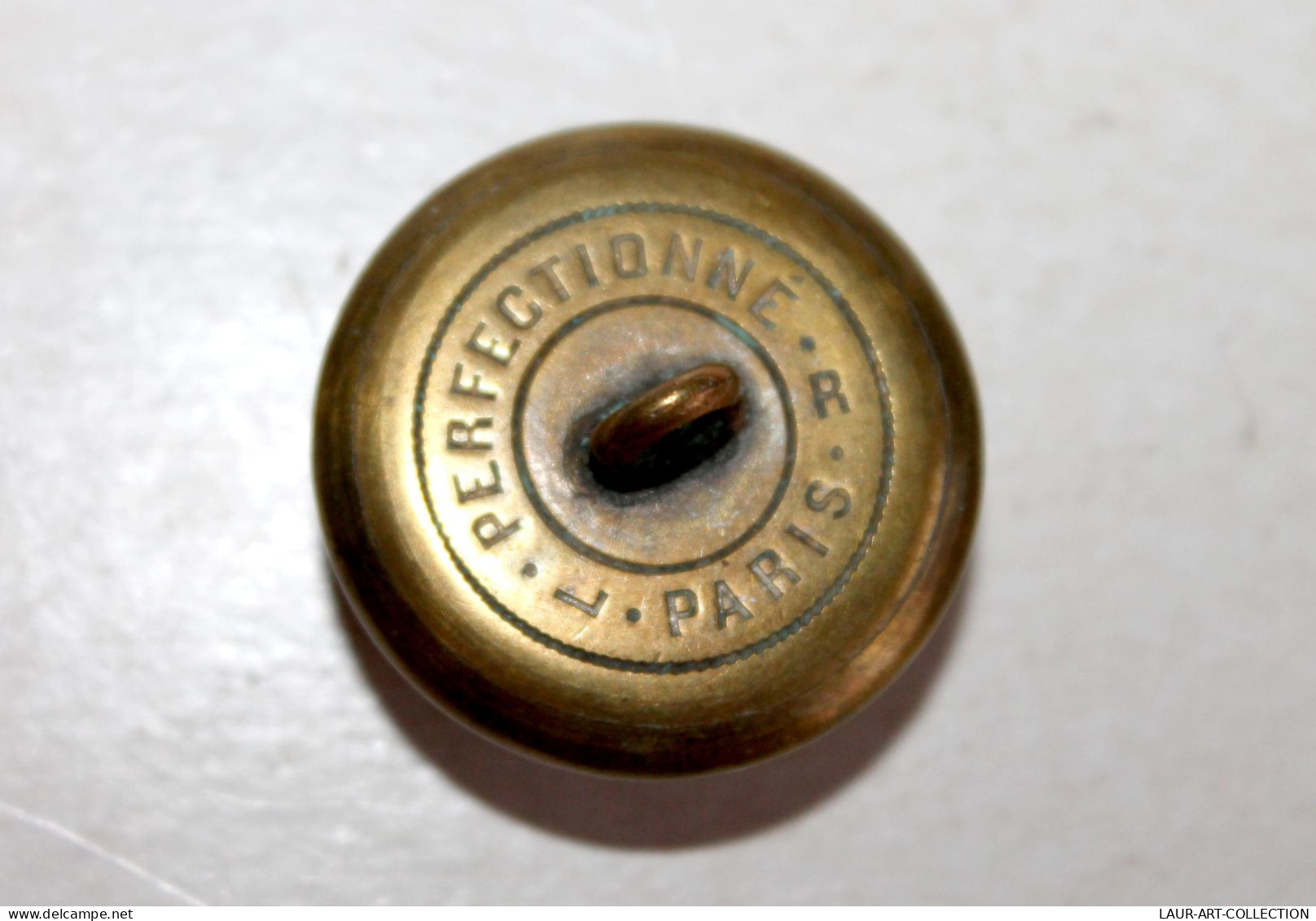 RARE GROS BOUTON UNIFORME ANCIEN DE LIVRÉE CHIFFRÉ GOTHIQUE INITIALE "PB" D:29mm / ANTIQUE BUTTON FRENCH   (2202.2) - Boutons