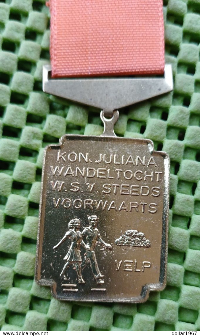 Medaille  - Kon. Juliana Wandel -W.S.V Steeds Voorwaarts Velp -  Original Foto  !!  Medallion  Dutch - Sonstige & Ohne Zuordnung