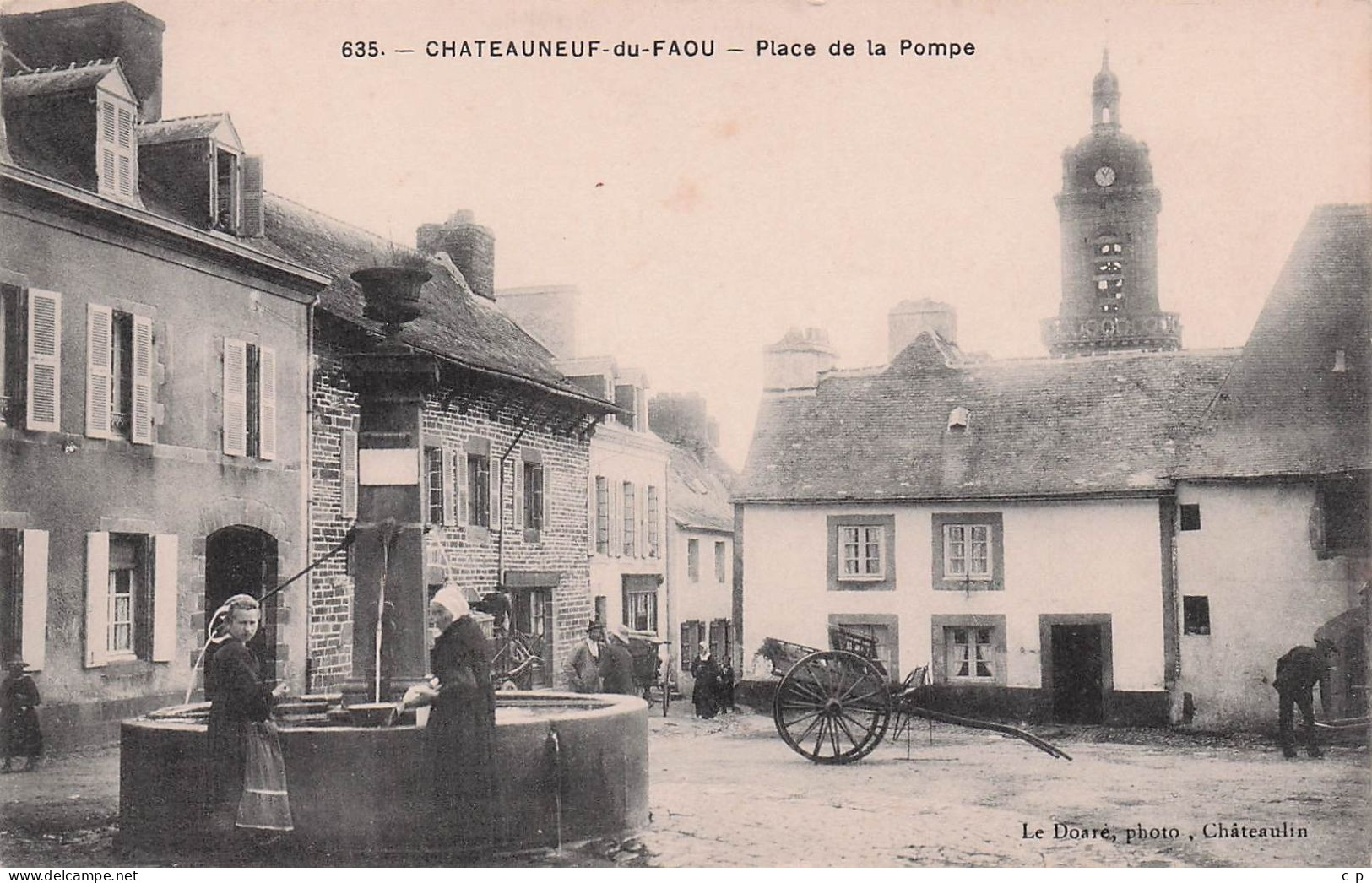 Chateauneuf Du Faou - Place De La Pompe - CPA °Jp - Châteauneuf-du-Faou