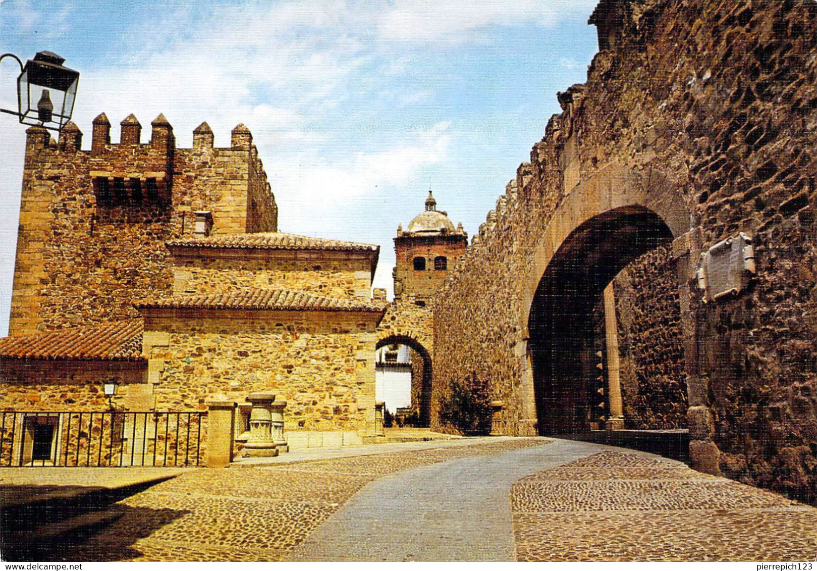 Caceres - Arc De L'Etoile Et Tour De Bujaco - Cáceres