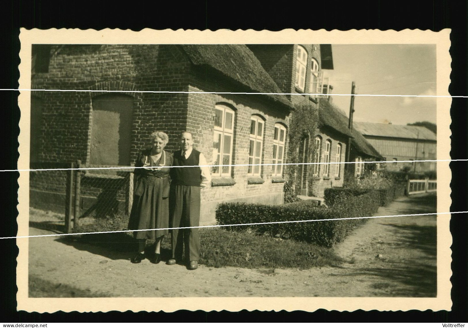 Orig. Foto 50er Jahre Ehepaar Vor Gebäude In Kappeln/ Schlei, Schleswig Holstein - Kappeln / Schlei