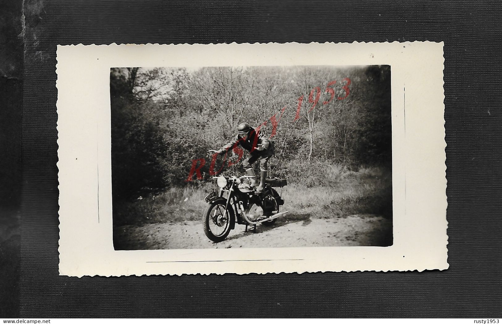 PHOTO ANCIENNE MOTO 11,5X7 PERSONNAGE À DIEPPE 1954 : - Moto