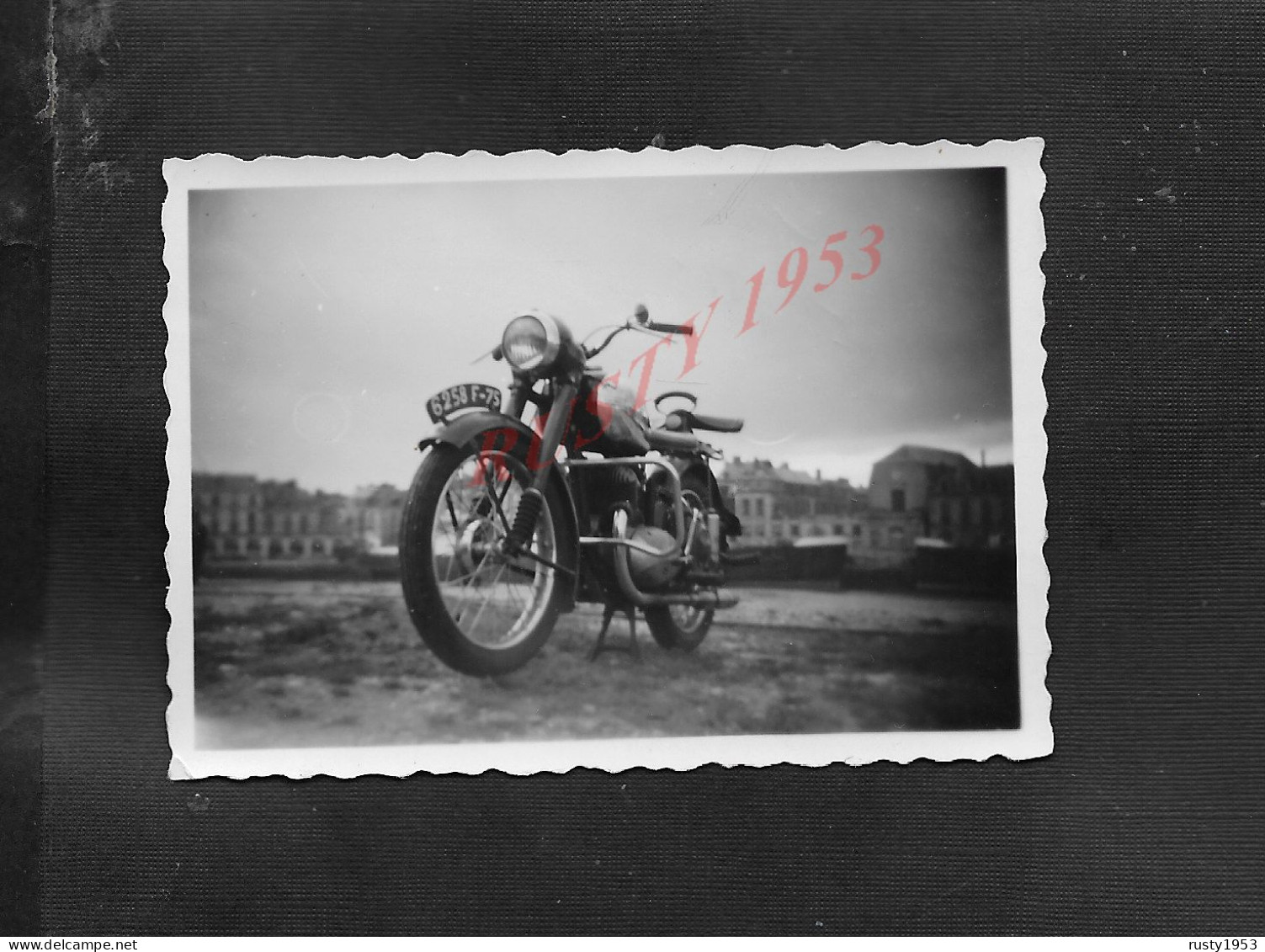 PHOTO ANCIENNE MOTO ? 9X6 À DIEPPE 1951 : - Motorräder