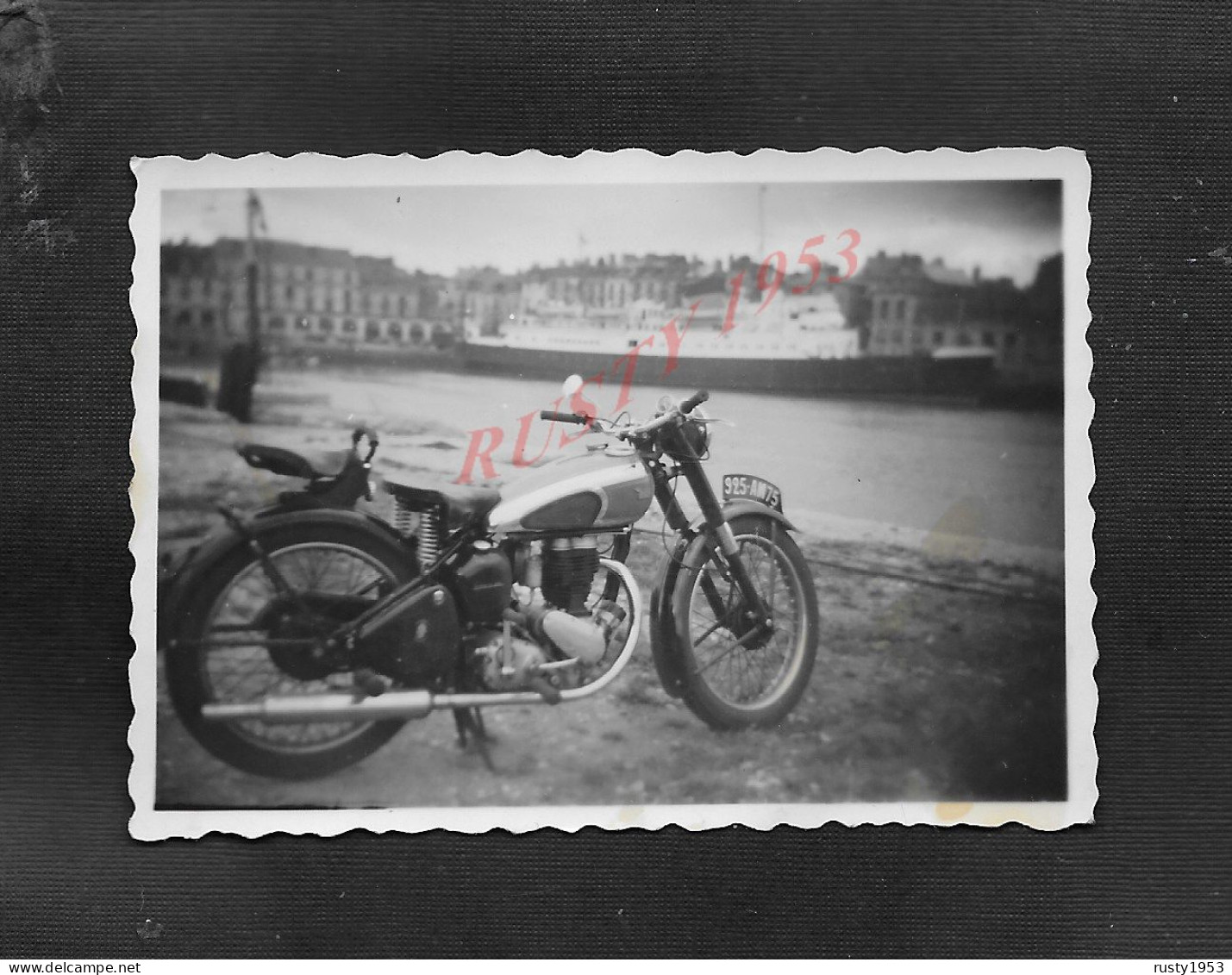 PHOTO ANCIENNE MOTO ? 11,5X7 À DIEPPE 1951 : - Moto