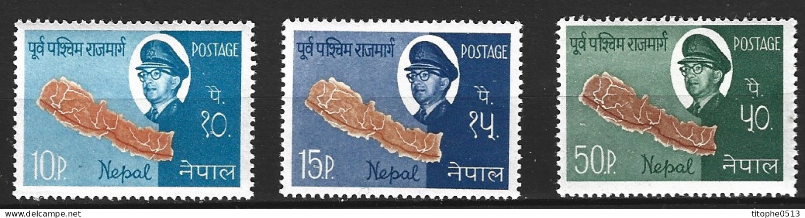 NEPAL. N°156-8 De 1963. Construction De La Route Transversale. - Otros (Tierra)