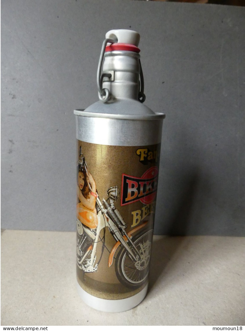 Bouteille Bière En Aluminium Biker Beer Fancy 50 Cl Harley Davidson Et Femme En Tenue Légère - Bier
