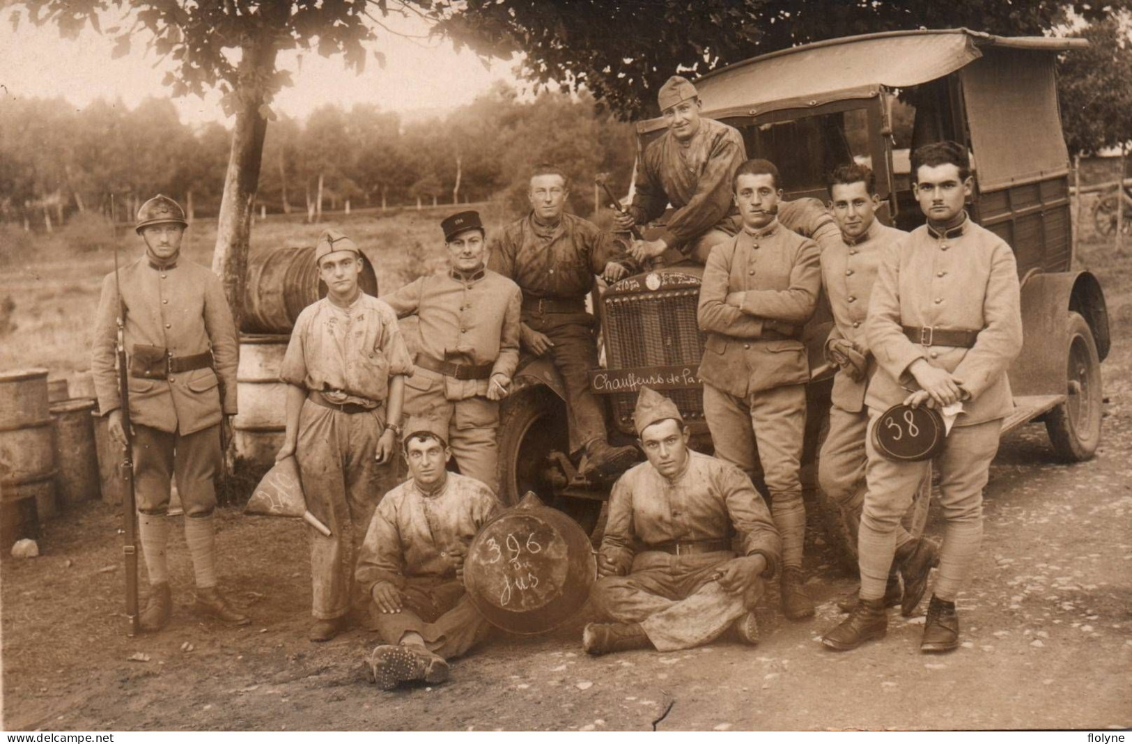 Militaria - Carte Photo - Groupe De Militaires Devant Camion Camionnette - Véhicule Voiture Soldats - Matériel