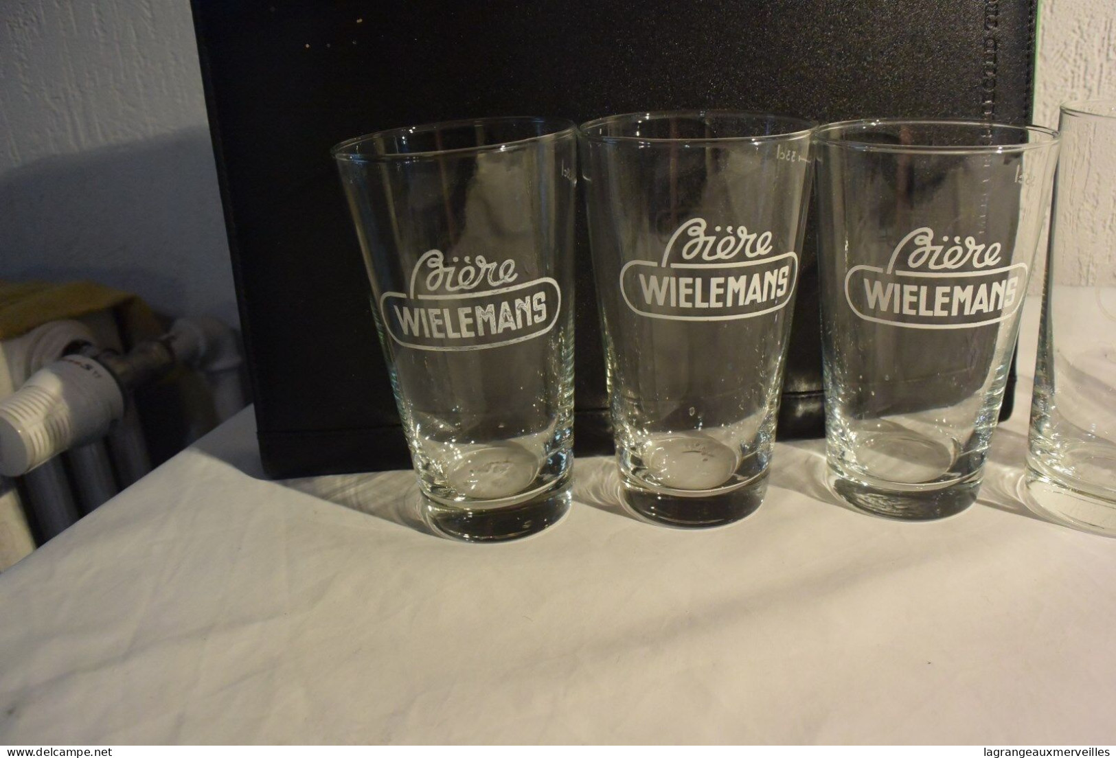 C44 Lot De 8 Verres Bières Wielemans Brasserie - Gläser