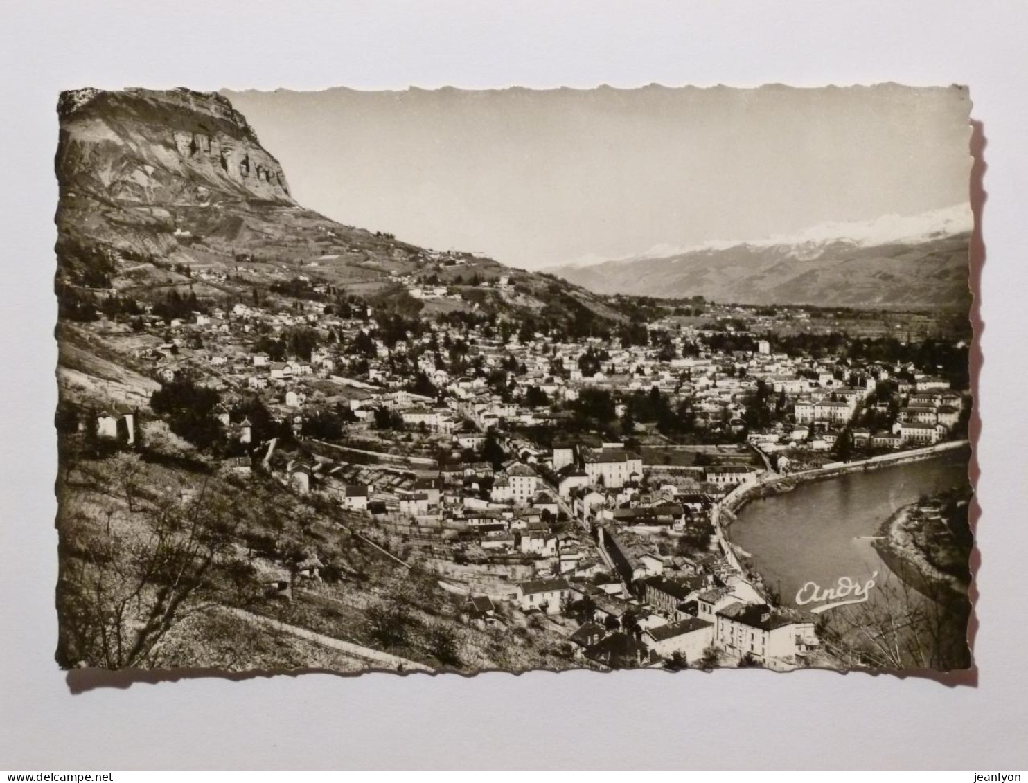 LA TRONCHE (38/Isère) - Vue De La Ville , L'Isère Et Les Alpes En Arrière Plan - La Tronche