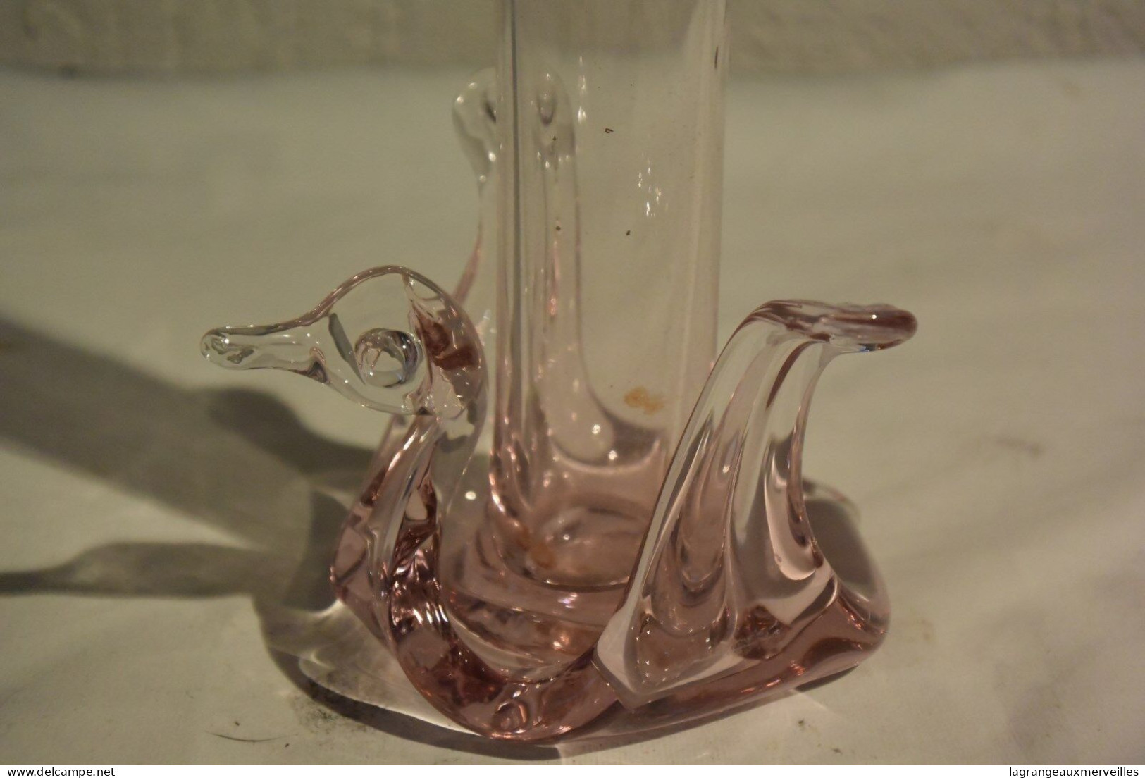 C44 Vase Soliflore En Verre Rose Pied Travaillé - Vazen