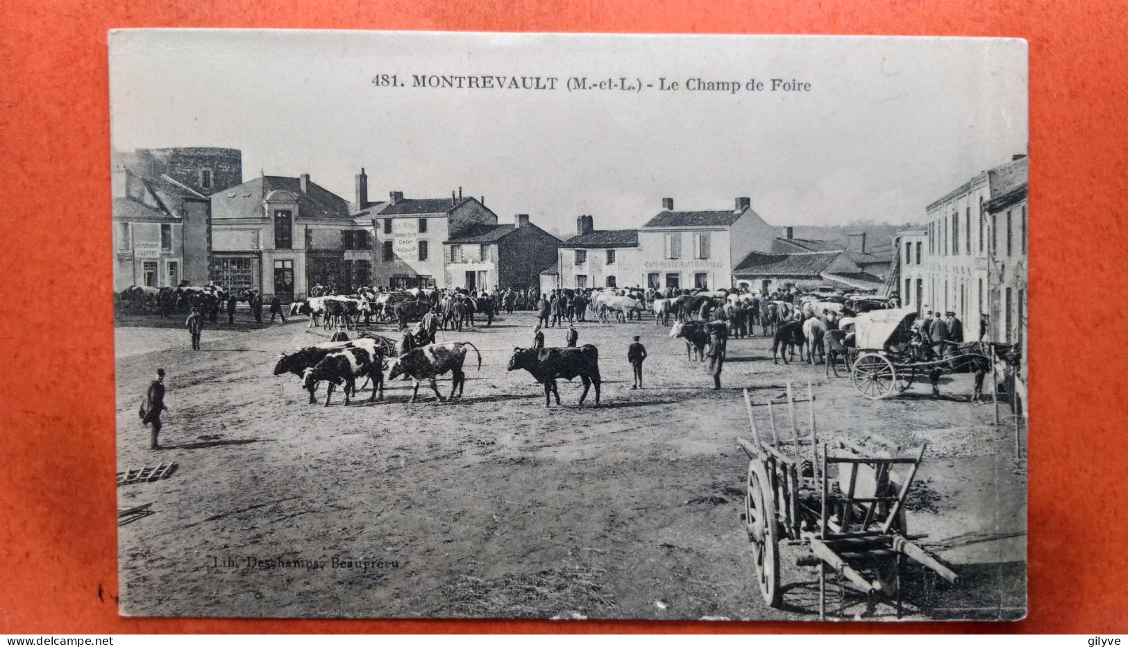 CPA (49)  Montrevault. Le Champ De Foire. (4A.n°1294) - Montrevault