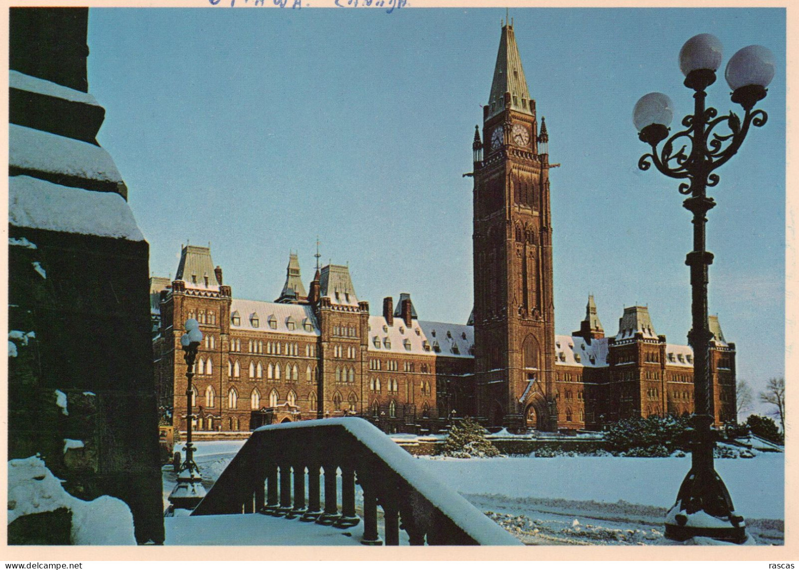 CPM - P - CANADA - OTTAWA - PALAIS DU PARLEMENT - VU DANS LE CALME MATINAL - Ottawa