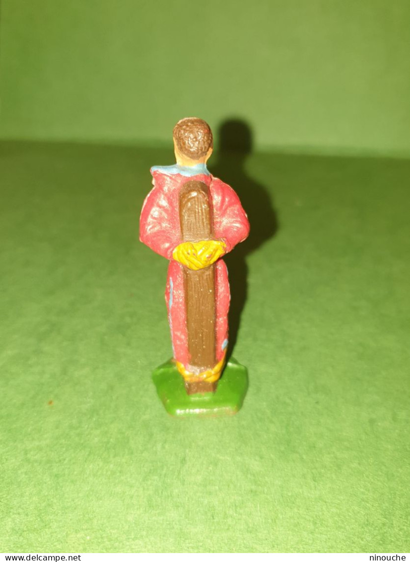 JOUET ANCIEN / FIGURINES / FIGURINE STARLUX / FAR WEST / COWBOY PRISONNIER ATTACHÉ A UN POTEAU - Starlux