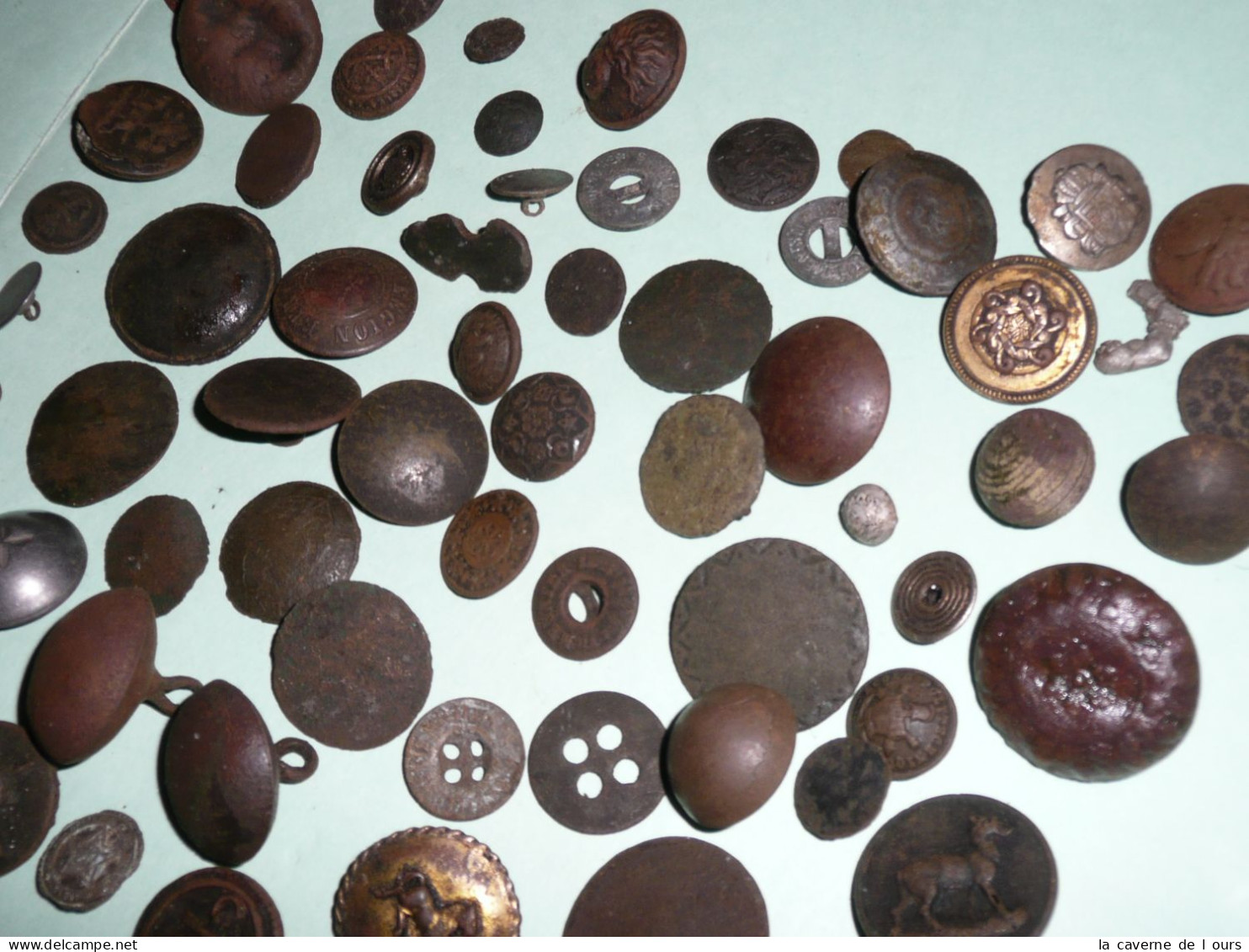 Rare Lot De + 60 Boutons Métal, Bouton Fouille / Détection / Prospection, Militaria Chasse - Knoppen