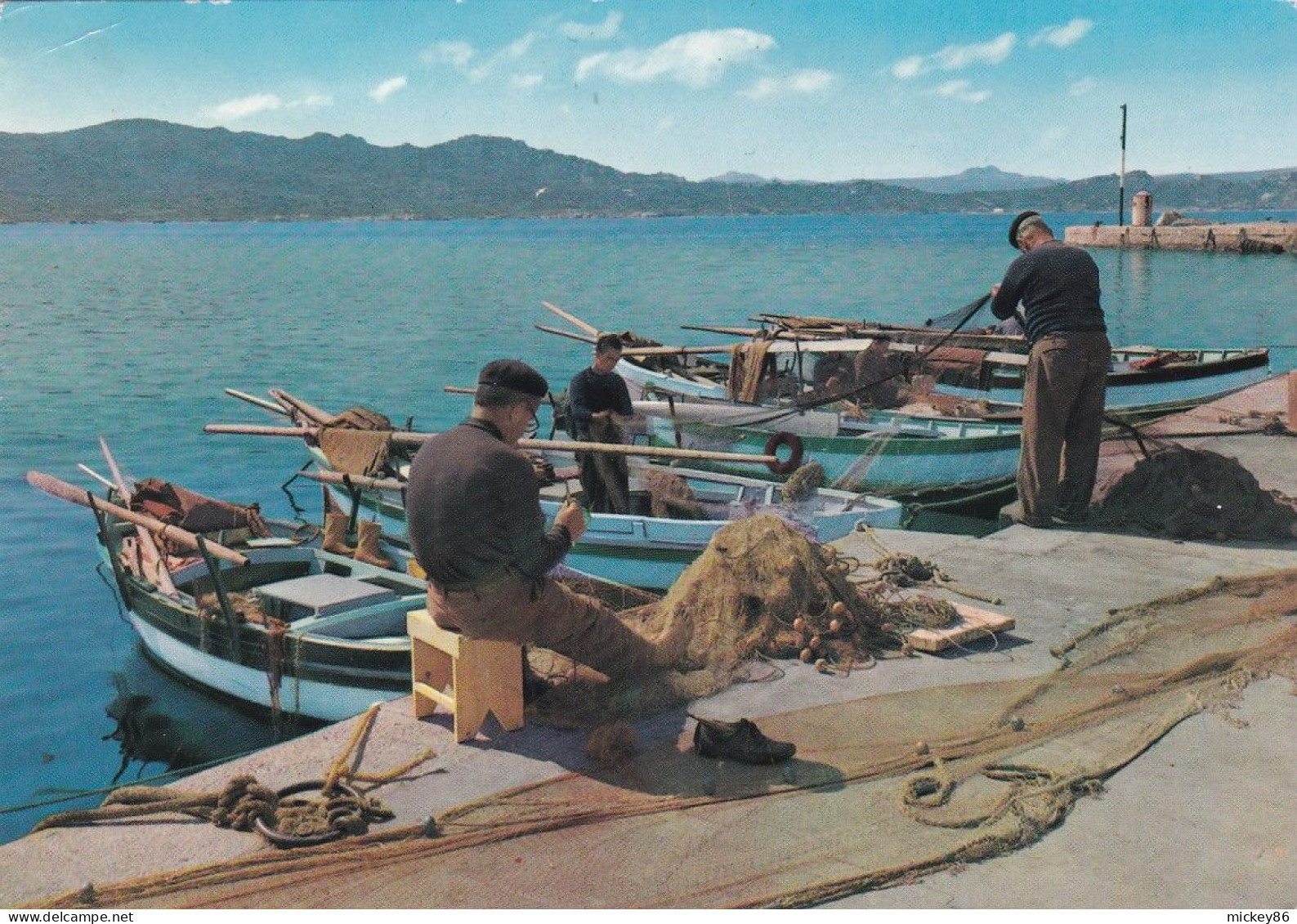 Italie -- LA MADDALENA --- 1966 --- Pêche --Lungomare Amendola. Si Rassettono Le Reti   ( Très Animée )....cachet - Sassari