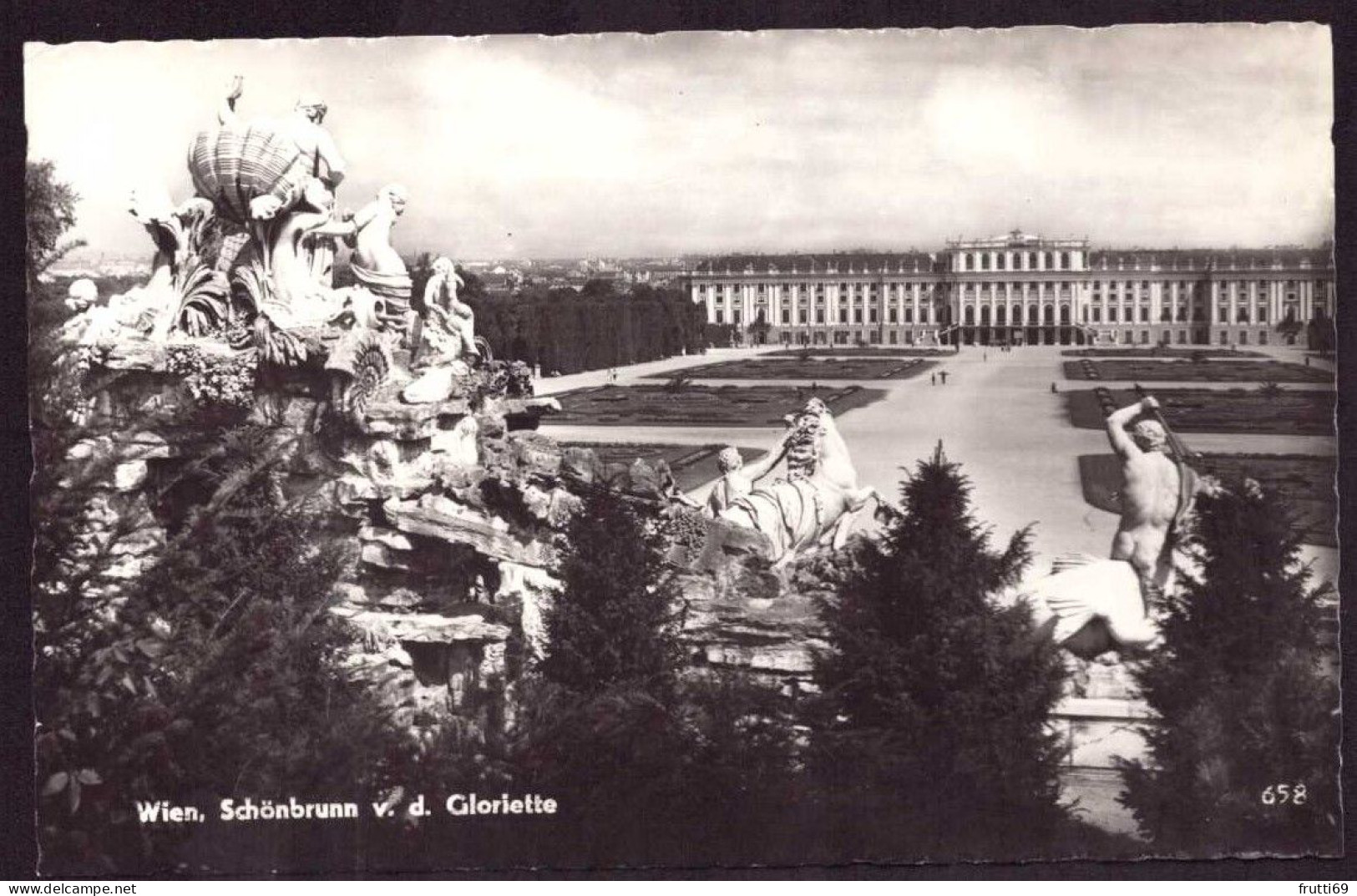 AK 201103 AUSTRIA - Wien - Schönbrunn V. D. Gloriette - Château De Schönbrunn