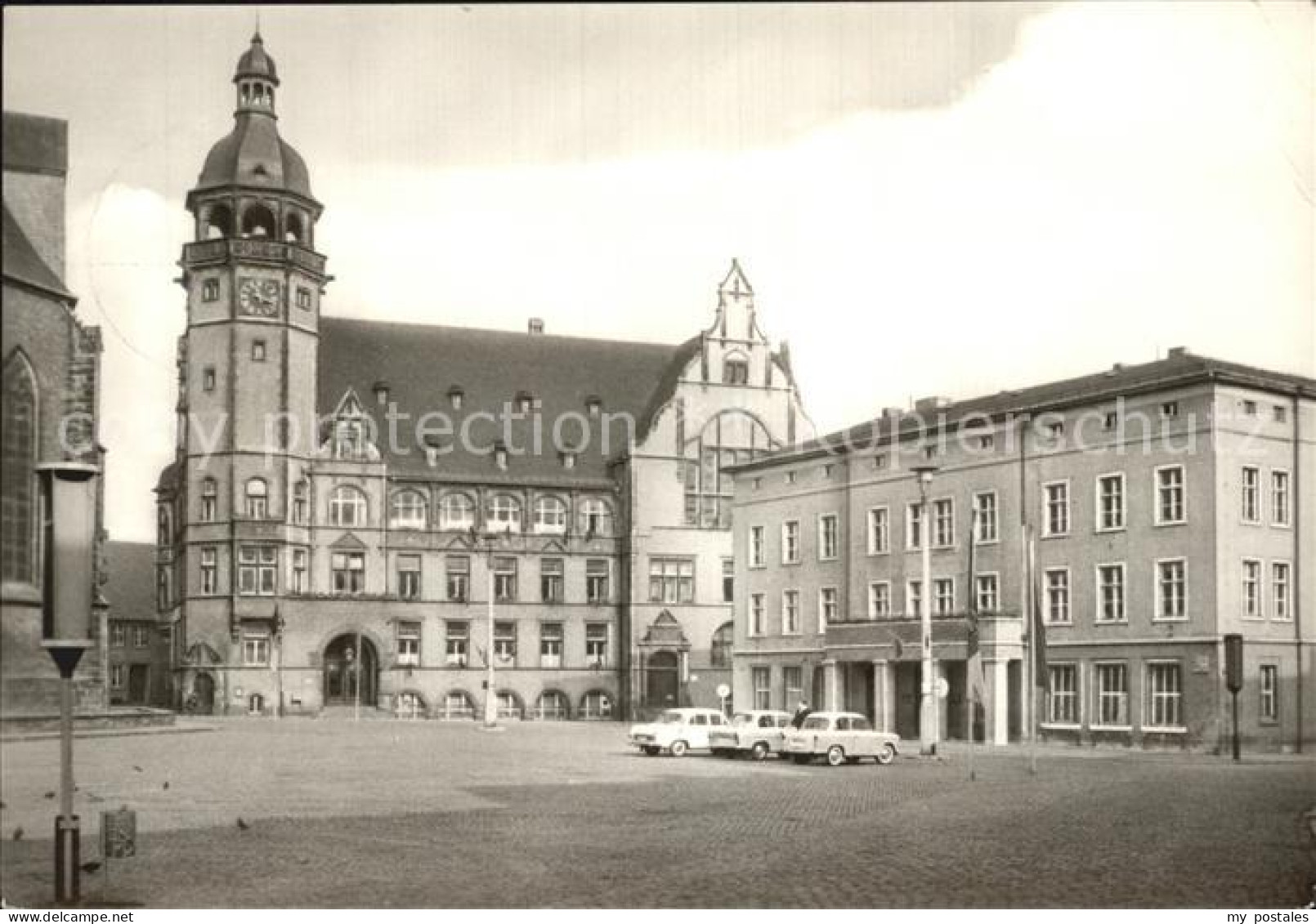 72490978 Koethen Anhalt Marktplatz Mit Rathaus Und Stadthaus Koethen - Koethen (Anhalt)