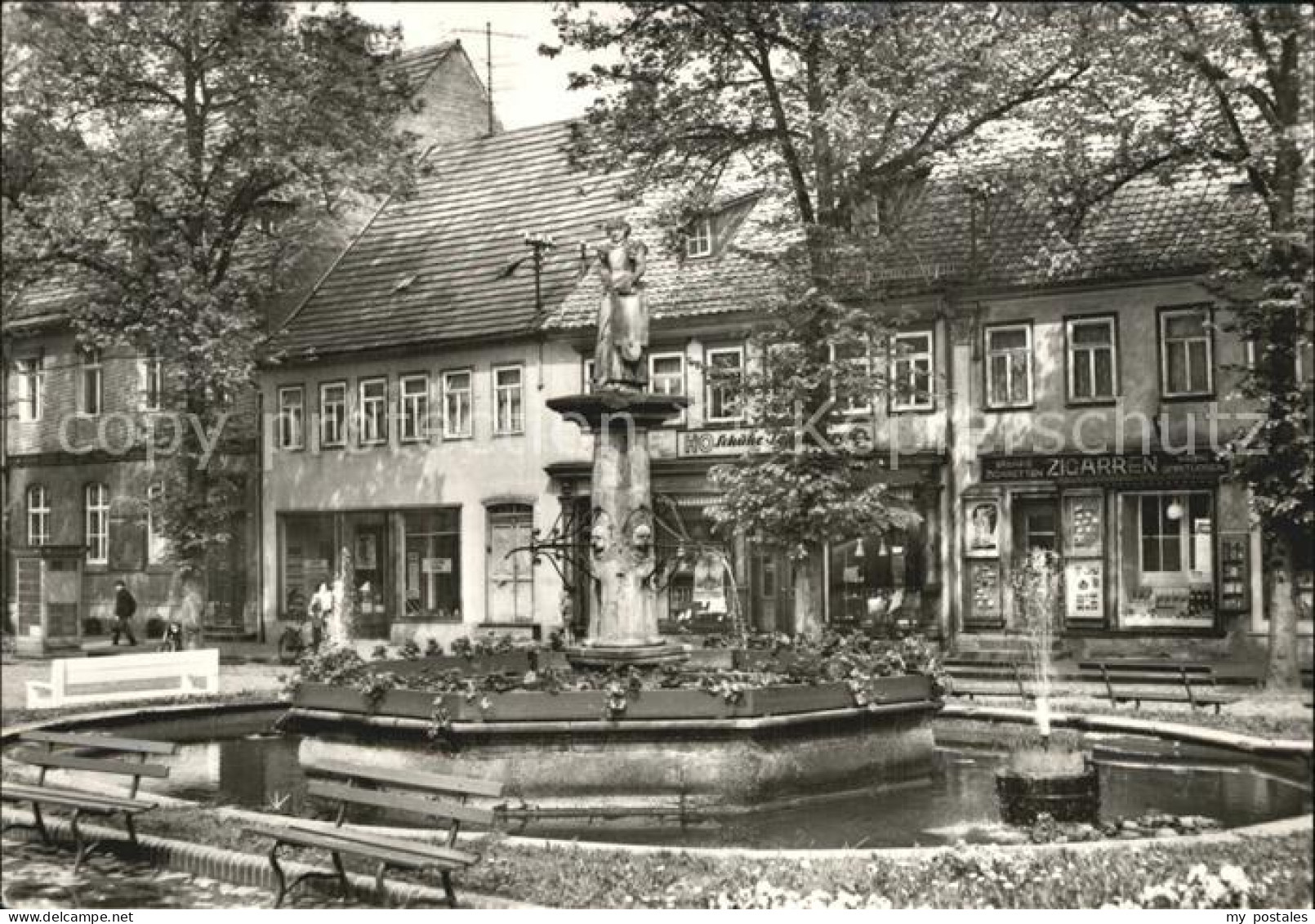 72474131 Schleusingen Marktbrunnen Standbild Graefin Elisabeth Von Henneberg Sch - Schleusingen