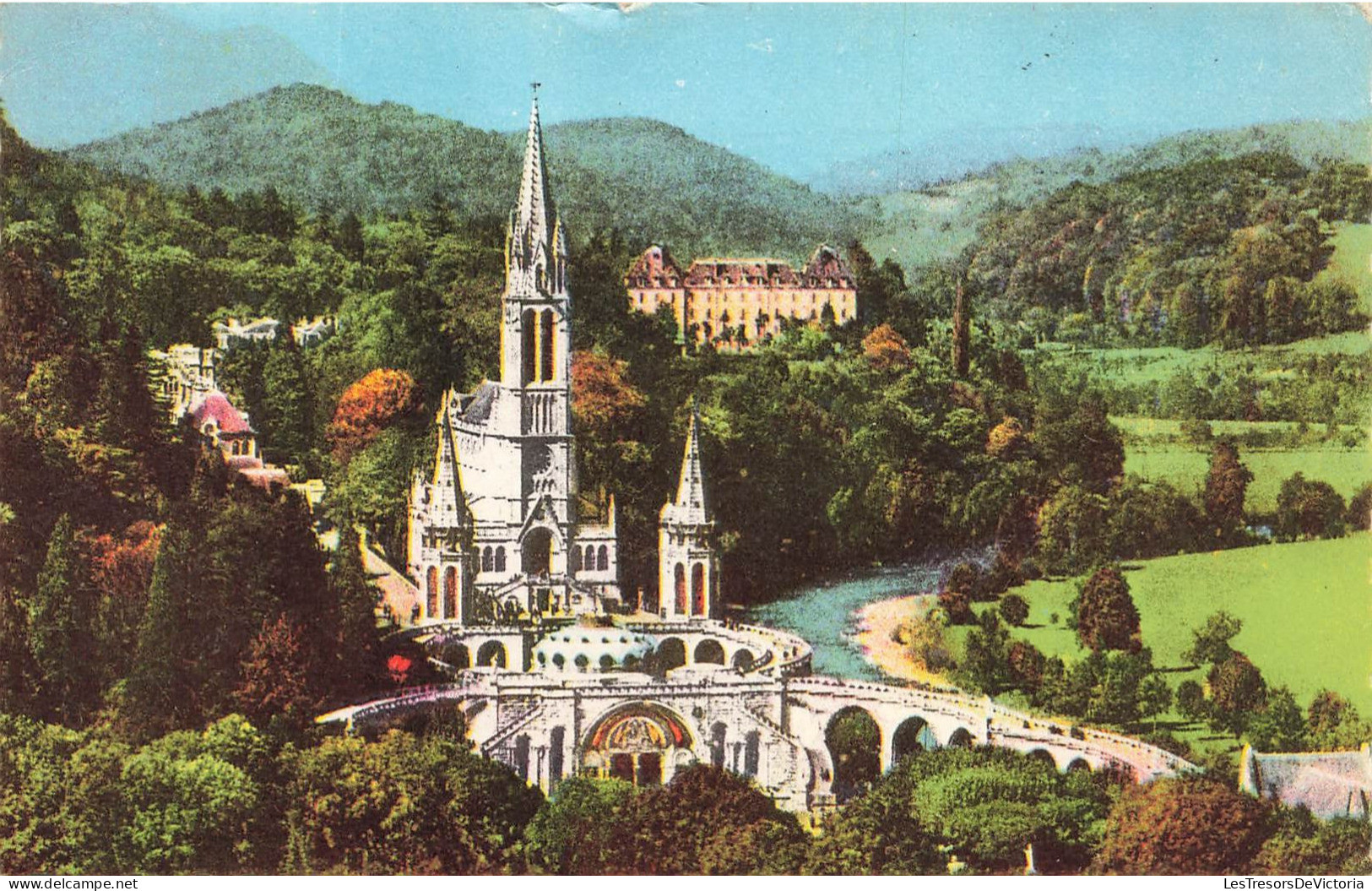 FRANCE - Lourdes - La Basilique Vue Du Château Fort - Colorisé - Carte Postale Ancienne - Lourdes