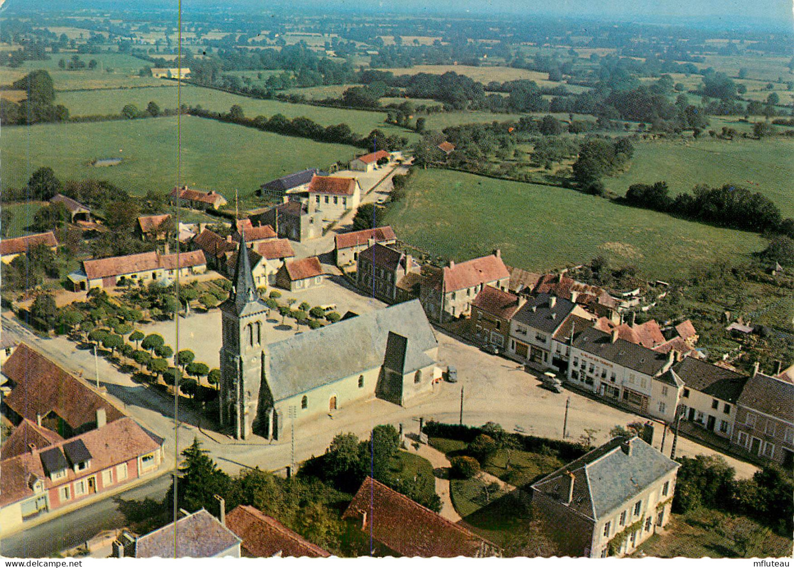 72* LA FRESNAYE  Place De L  Eglise  (CPSM 10x15cm)     RL18,1040 - La Fresnaye Sur Chédouet