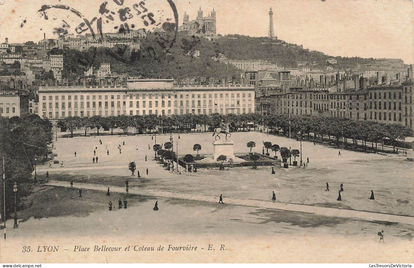 FRANCE - Lyon - Vue Sur La Place Bellecour Et Coteau De Fourvière - E.R - Animé - Carte Postale Ancienne - Otros & Sin Clasificación