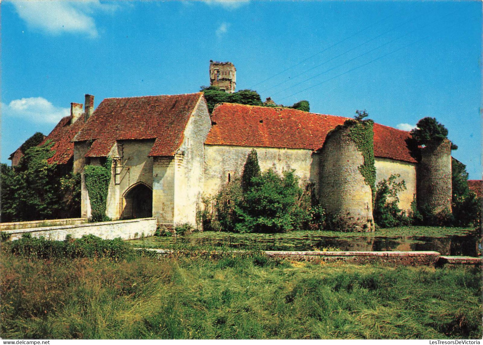 FRANCE - Sagonne (Cher) - Vu Générale - Le Château Ayant Appartenu à Mansard XIVéme Siècle - Carte Postale - Saint-Amand-Montrond