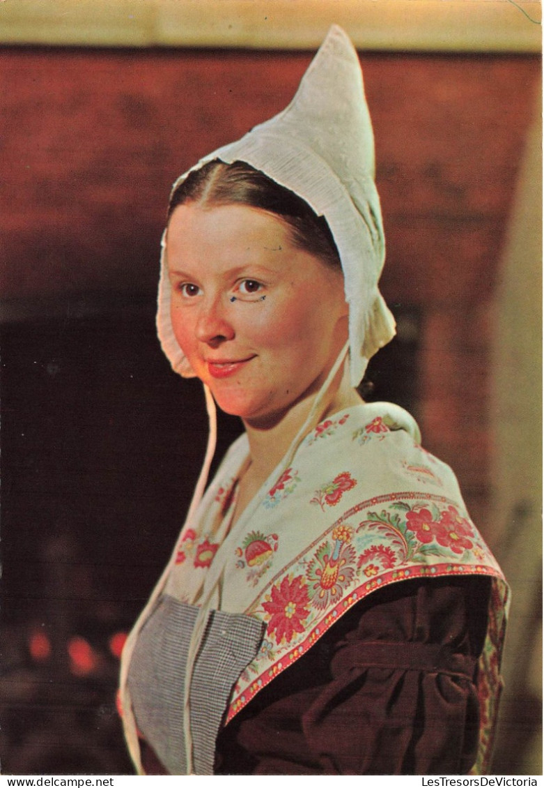 FRANCE - Coiffe Du Bas Berry "à La Folle" - Réalisé Avec Le Concours Du Groupe Folklorique - Carte Postale - Bourges