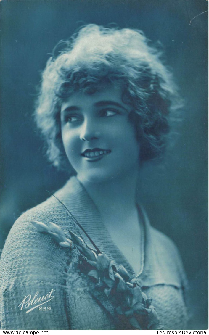 FANTAISIES - Une Femme Souriante - Carte Postale Ancienne - Women