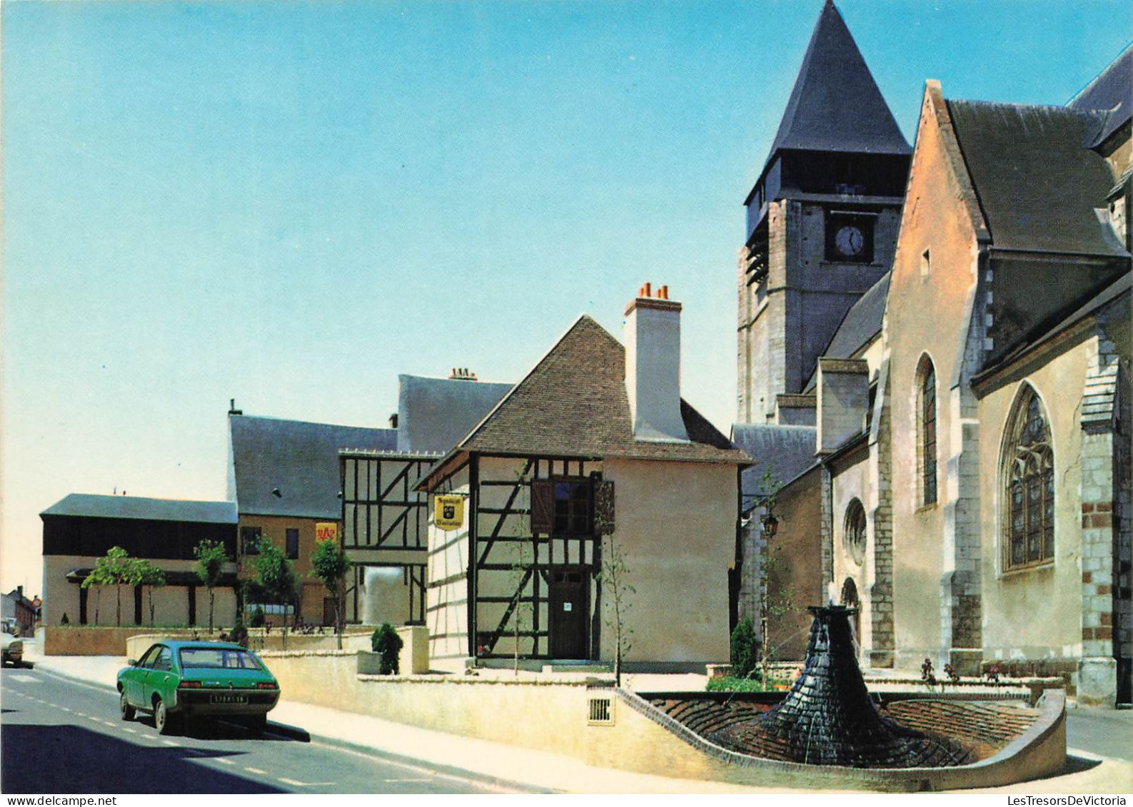 FRANCE - Aubigny Sur Nere (cher) - Vue Générale De L'ilot Ste Anne Et L'église St Martin - Carte Postale - Aubigny Sur Nere