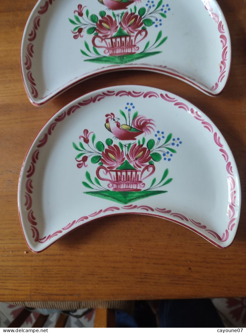 Six assiettes demi lune faïence St Clément modèle Chanteclerc panier fleuri coq