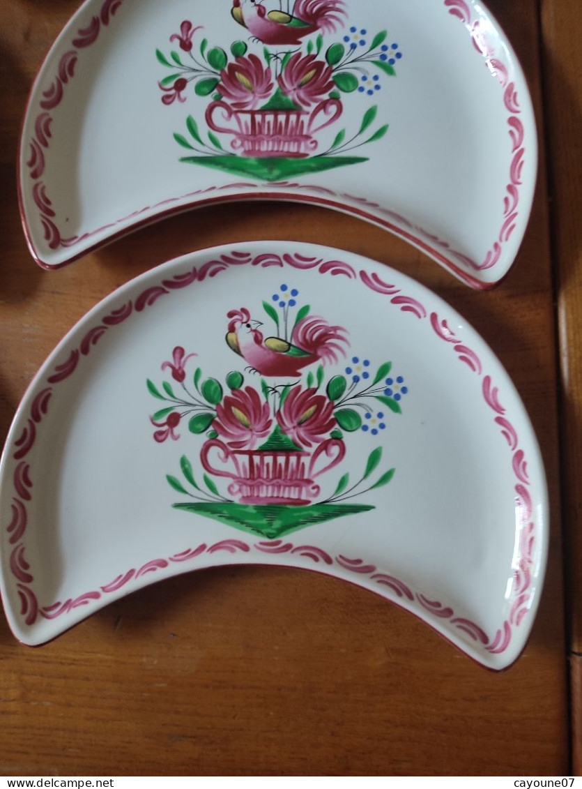 Six assiettes demi lune faïence St Clément modèle Chanteclerc panier fleuri coq